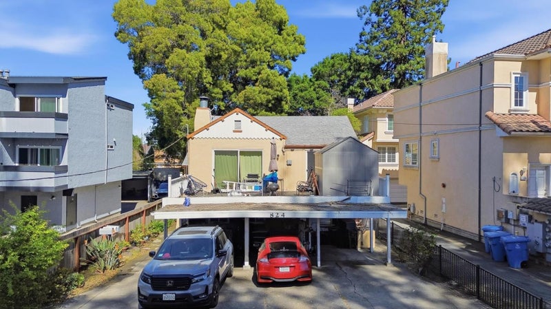824 El Camino Real
