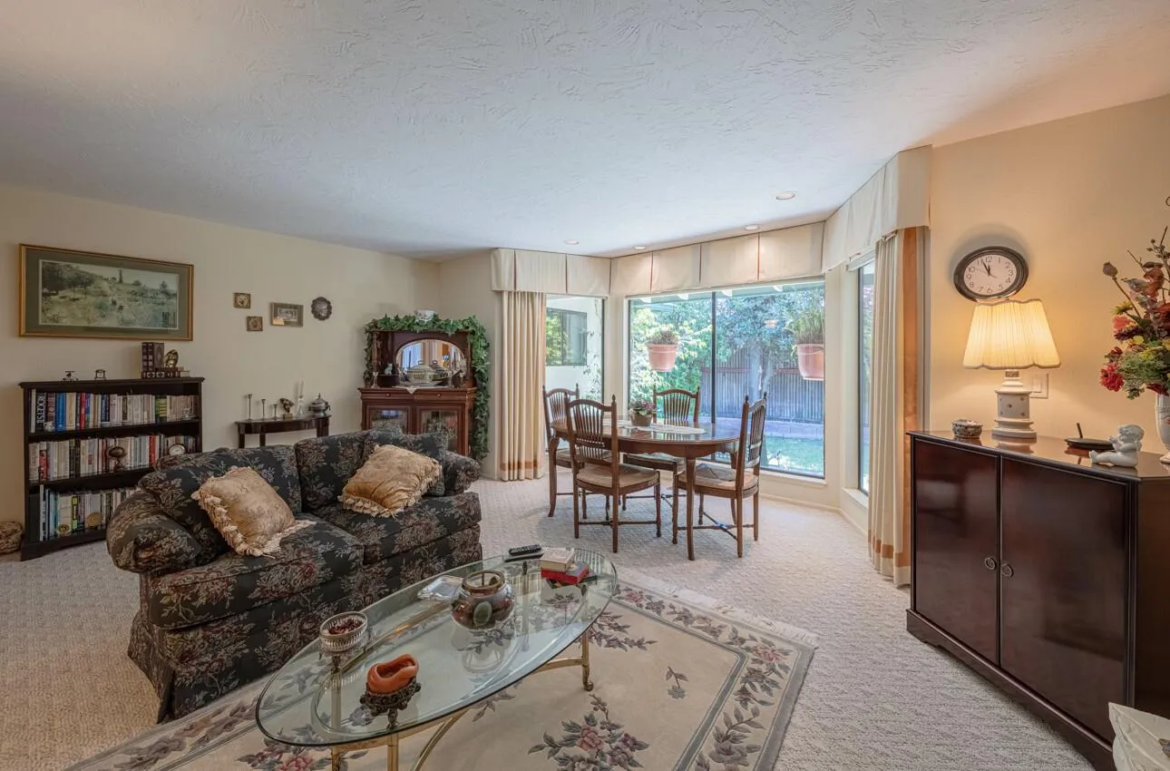 Salinas, California 93901, United States, 3 Bedrooms Bedrooms, ,3 BathroomsBathrooms,Residential,Active,127289