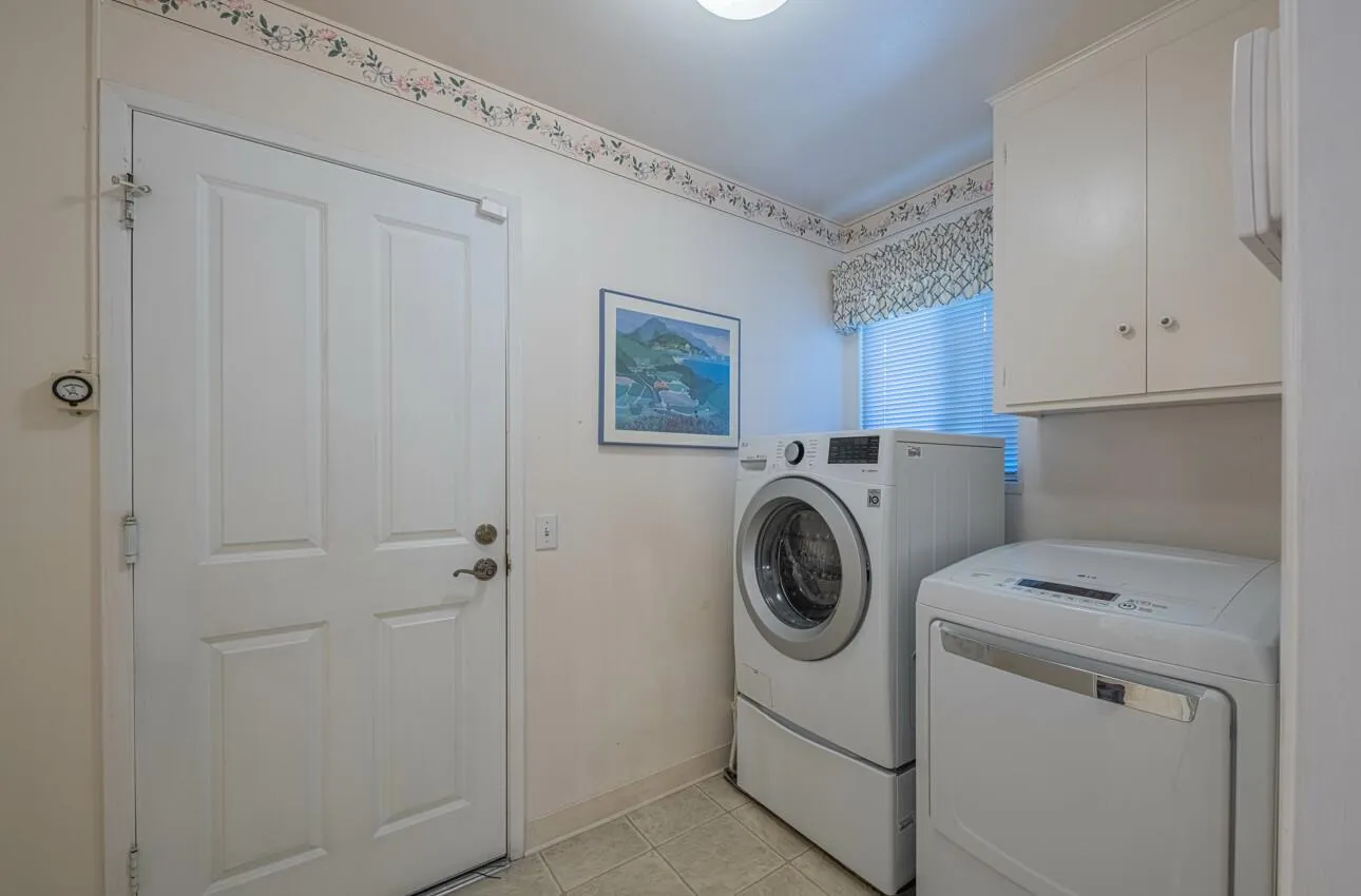 Salinas, California 93901, United States, 3 Bedrooms Bedrooms, ,3 BathroomsBathrooms,Residential,Active,127289