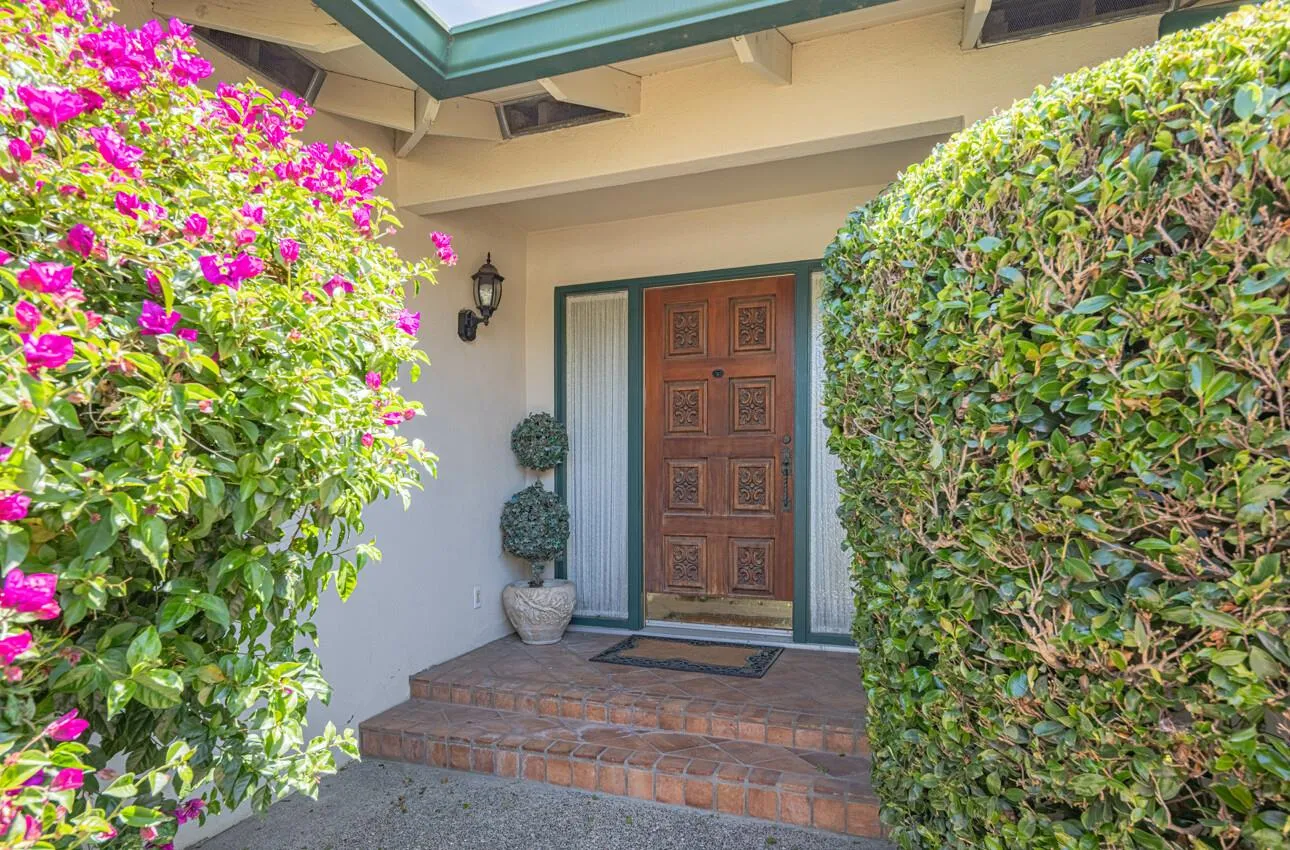 Salinas, California 93901, United States, 3 Bedrooms Bedrooms, ,3 BathroomsBathrooms,Residential,Active,127289