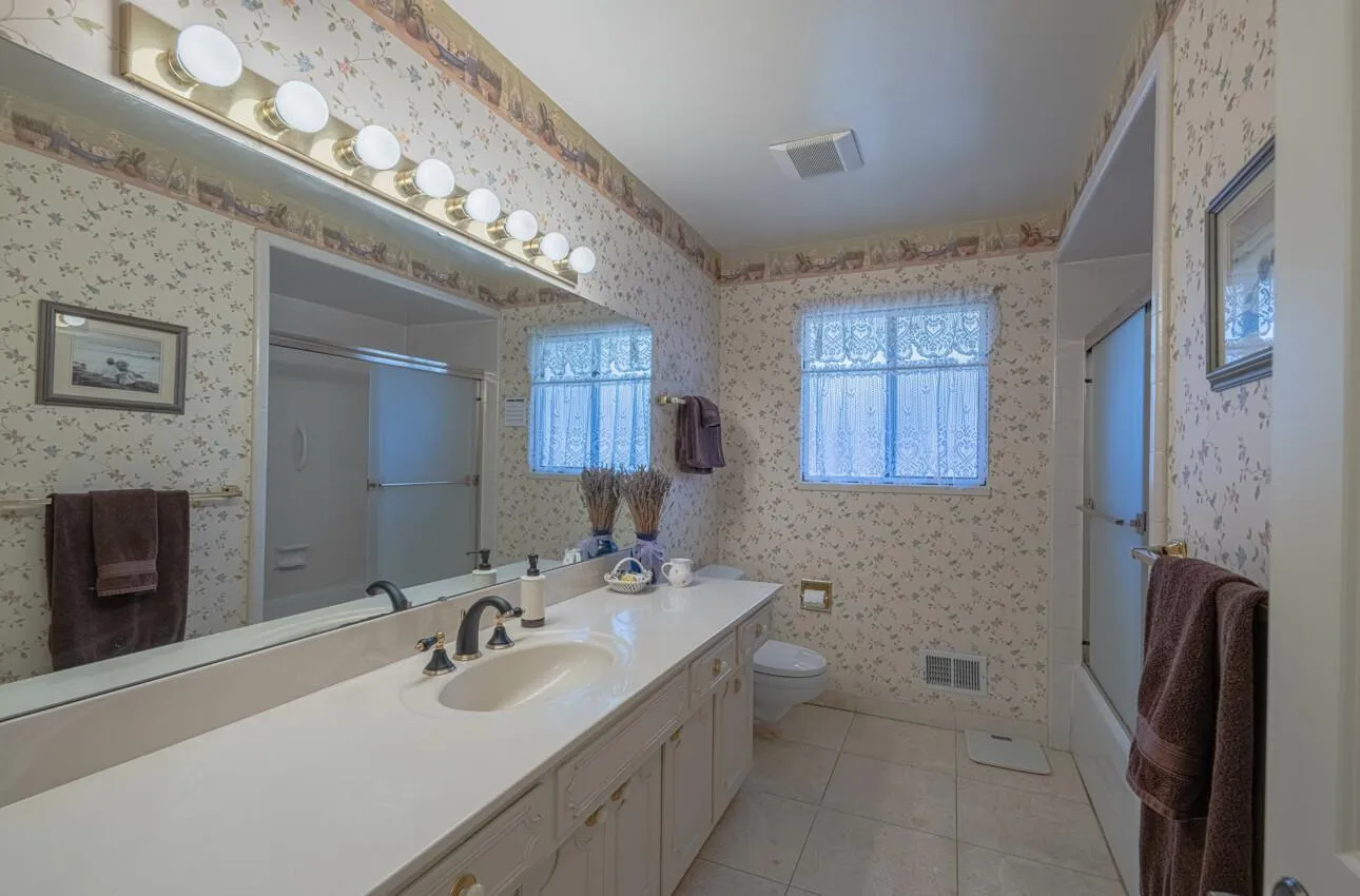 Salinas, California 93901, United States, 3 Bedrooms Bedrooms, ,3 BathroomsBathrooms,Residential,Active,127289