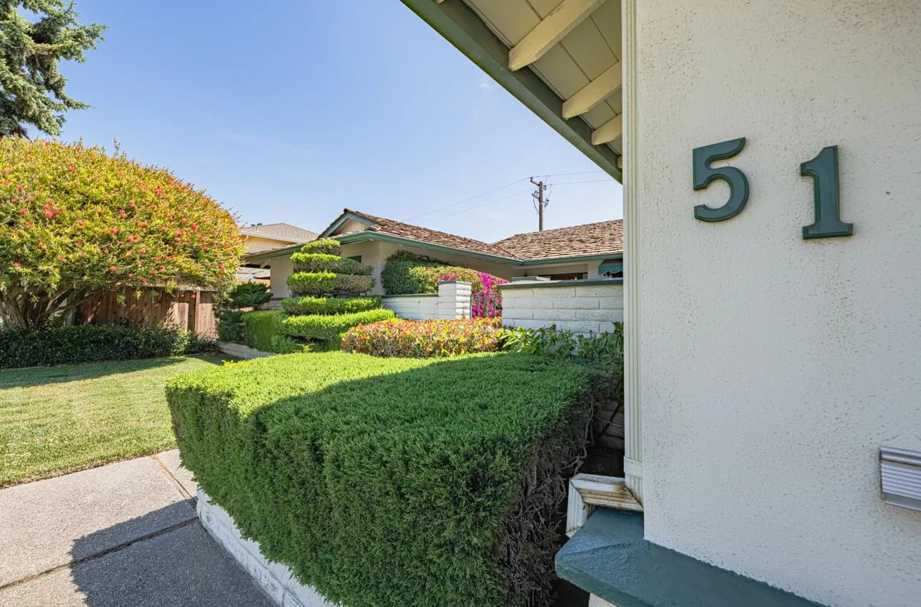 Salinas, California 93901, United States, 3 Bedrooms Bedrooms, ,3 BathroomsBathrooms,Residential,Active,127289