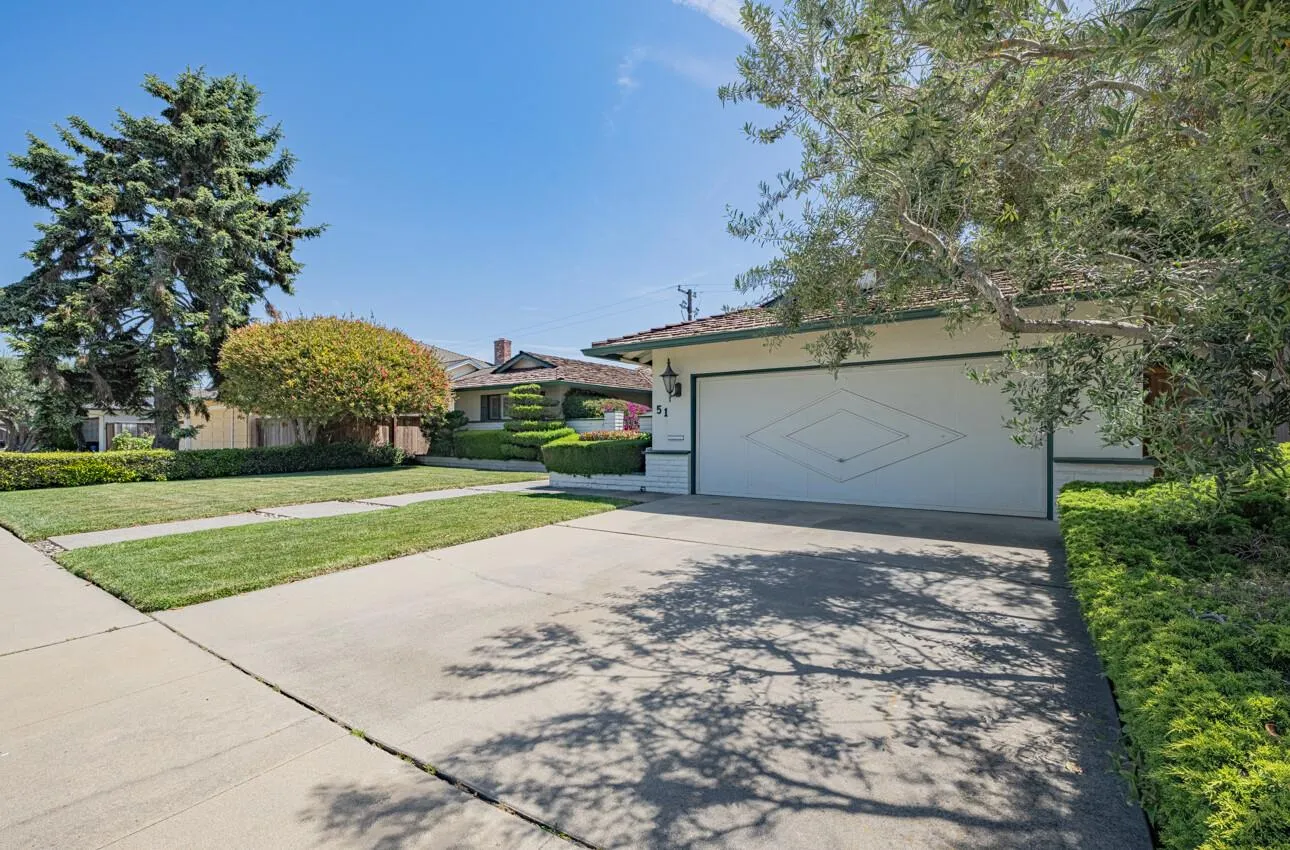 Salinas, California 93901, United States, 3 Bedrooms Bedrooms, ,3 BathroomsBathrooms,Residential,Active,127289