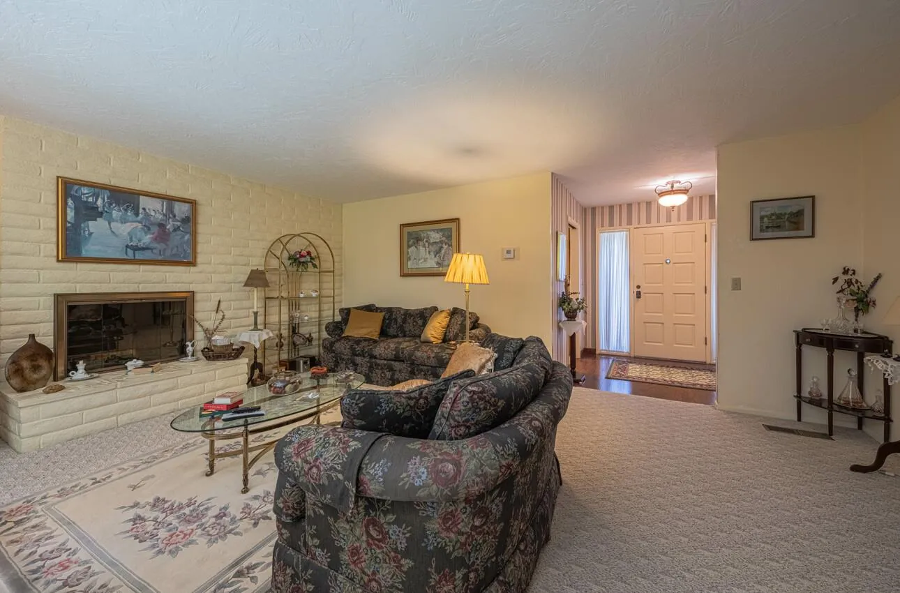 Salinas, California 93901, United States, 3 Bedrooms Bedrooms, ,3 BathroomsBathrooms,Residential,Active,127289