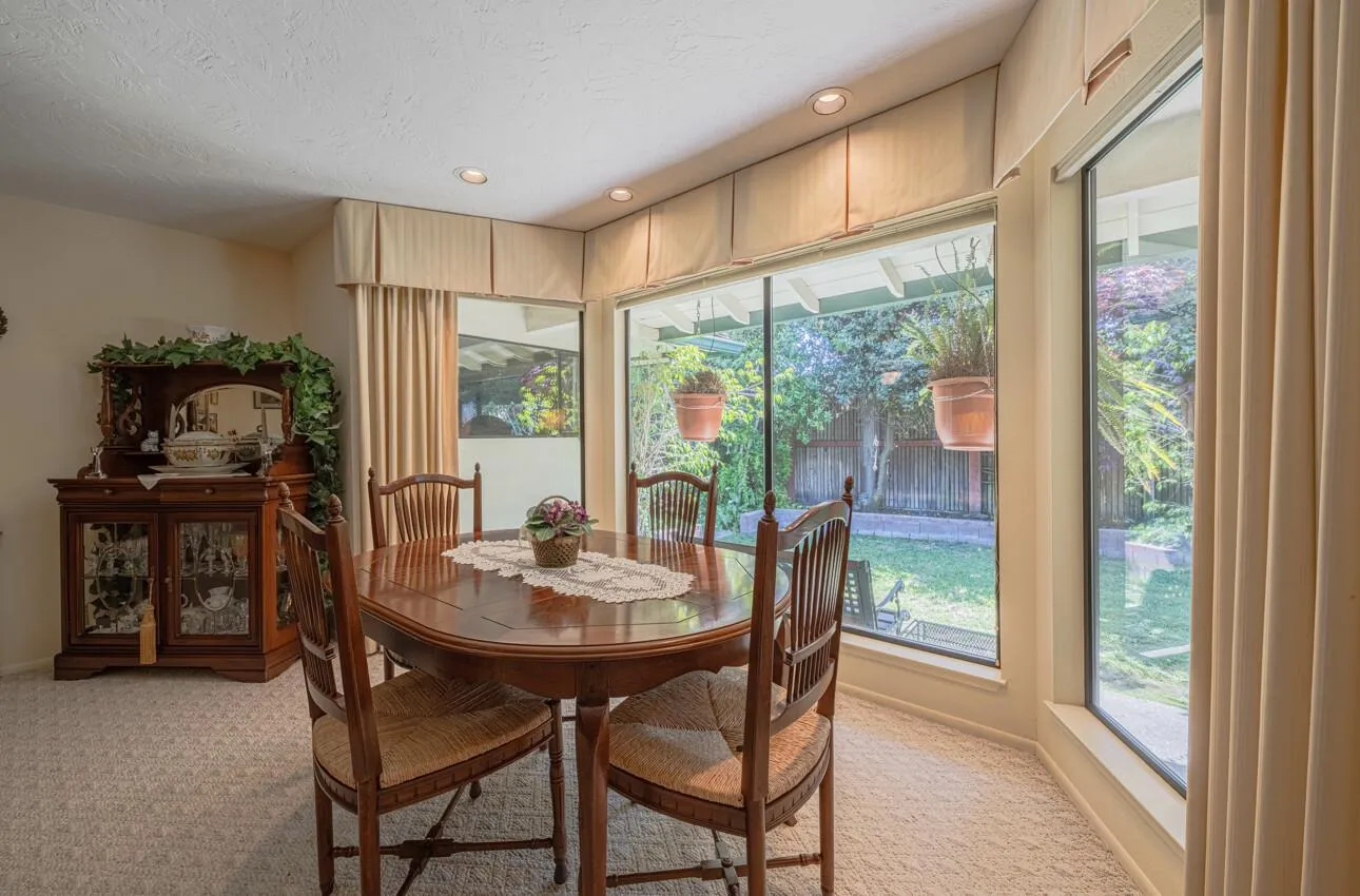 Salinas, California 93901, United States, 3 Bedrooms Bedrooms, ,3 BathroomsBathrooms,Residential,Active,127289