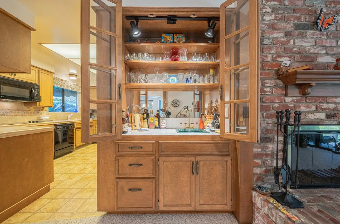 Salinas, California 93901, United States, 3 Bedrooms Bedrooms, ,3 BathroomsBathrooms,Residential,Active,127289