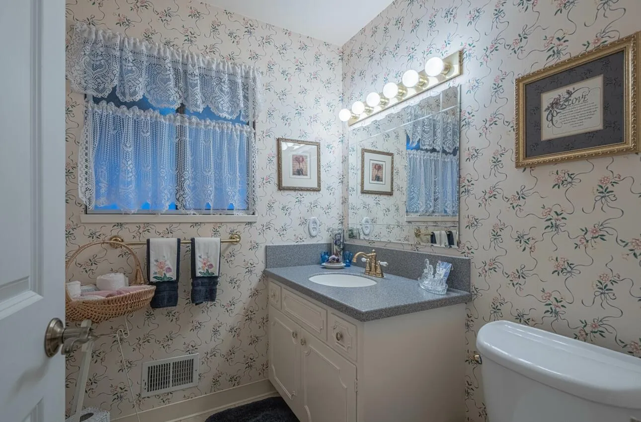 Salinas, California 93901, United States, 3 Bedrooms Bedrooms, ,3 BathroomsBathrooms,Residential,Active,127289