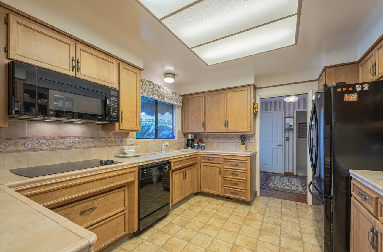 Salinas, California 93901, United States, 3 Bedrooms Bedrooms, ,3 BathroomsBathrooms,Residential,Active,127289