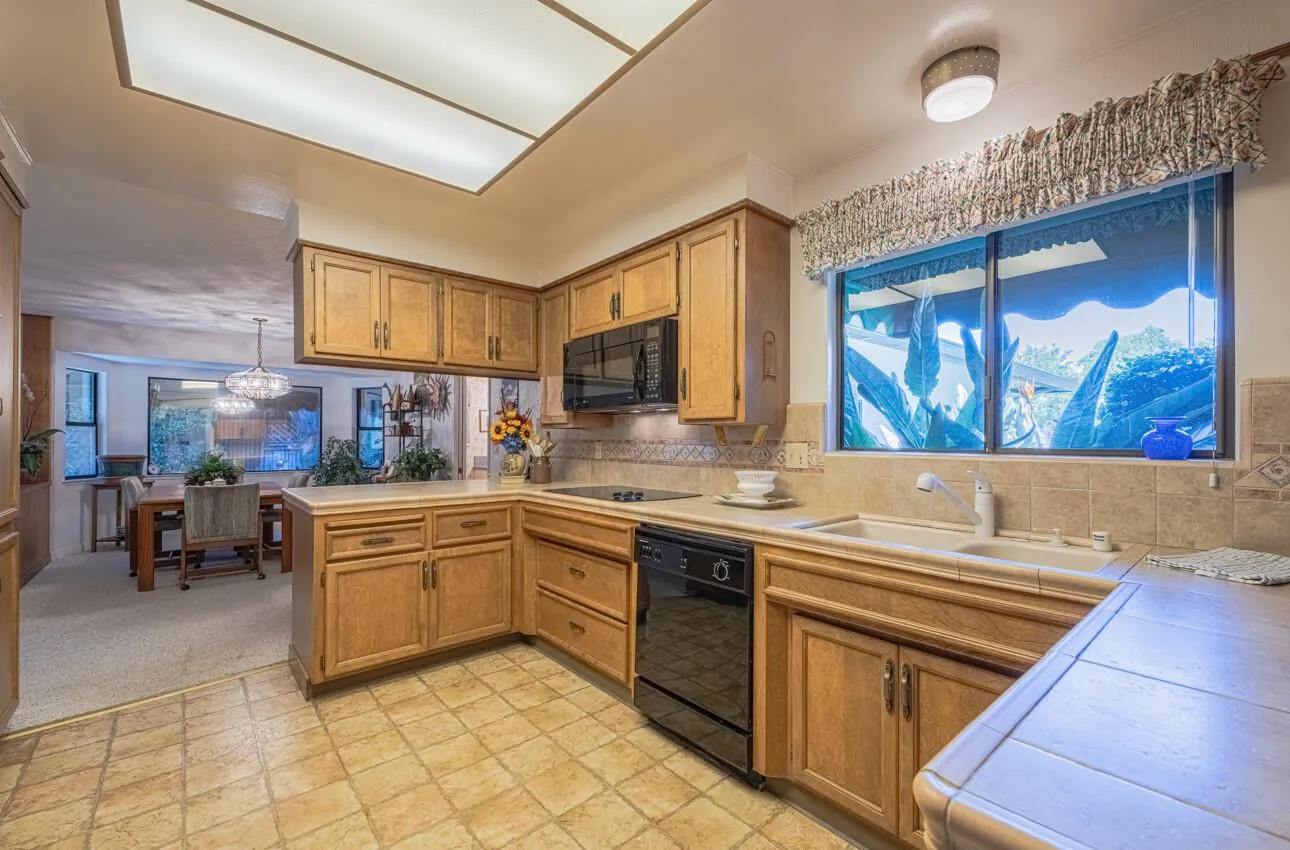 Salinas, California 93901, United States, 3 Bedrooms Bedrooms, ,3 BathroomsBathrooms,Residential,Active,127289