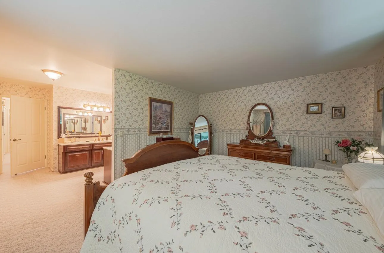 Salinas, California 93901, United States, 3 Bedrooms Bedrooms, ,3 BathroomsBathrooms,Residential,Active,127289