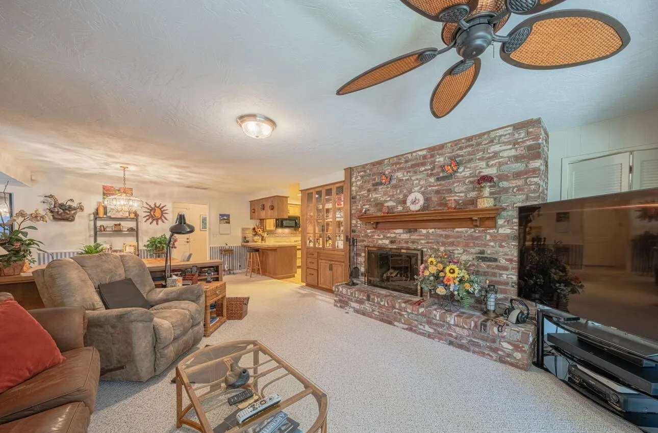 Salinas, California 93901, United States, 3 Bedrooms Bedrooms, ,3 BathroomsBathrooms,Residential,Active,127289