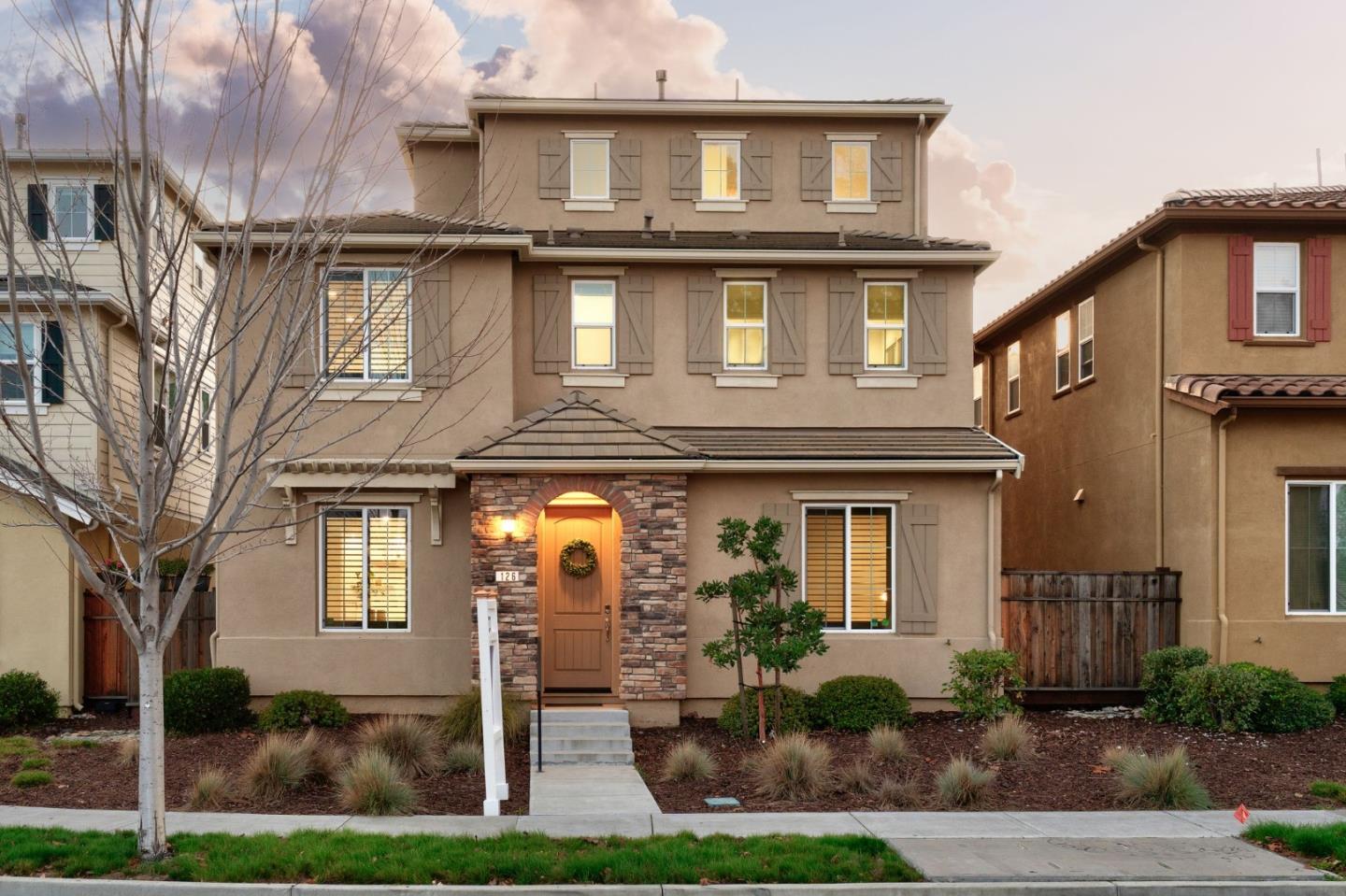 126 English Rose Circle