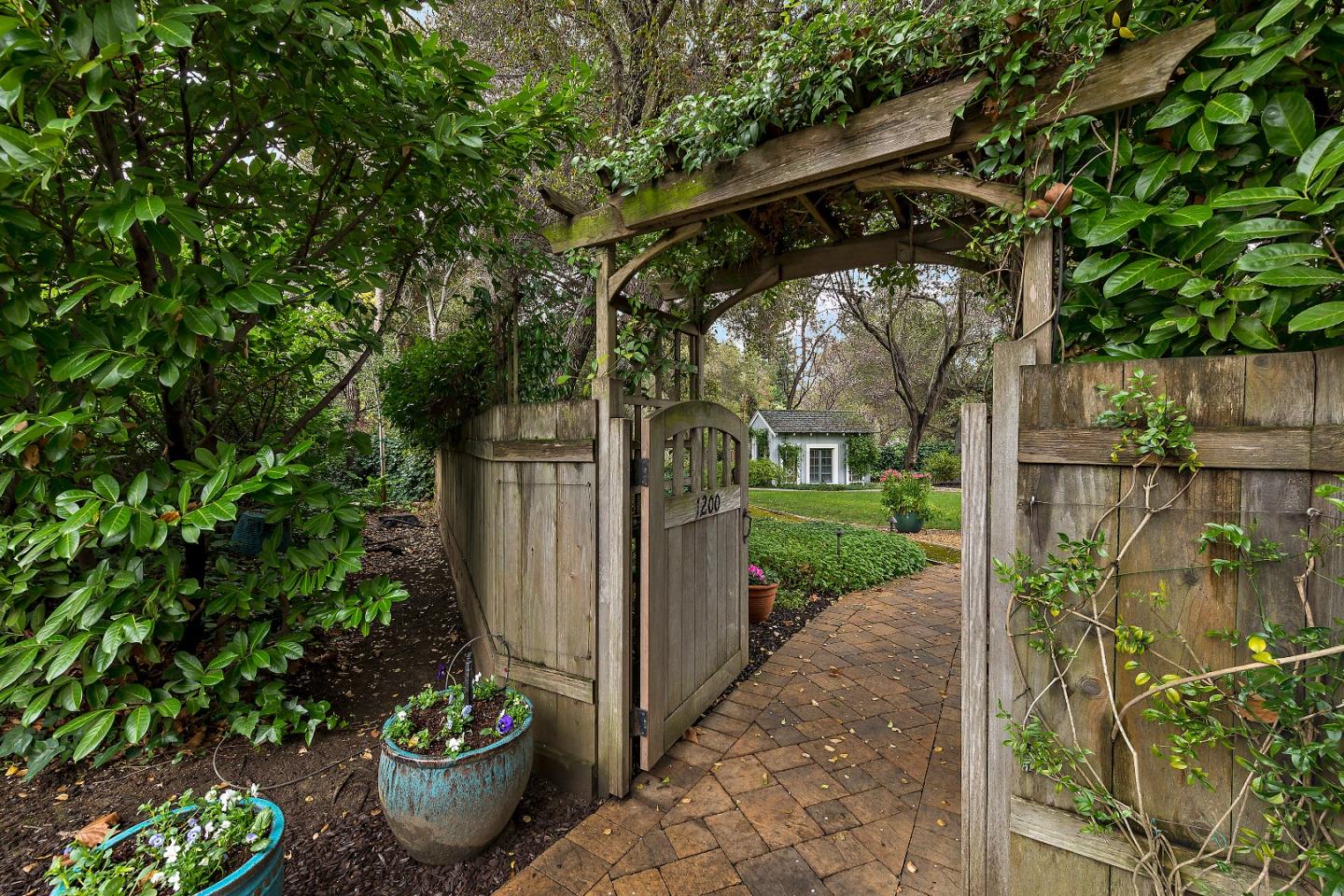 1200 Woodland Avenue