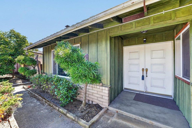 25 Brook Court