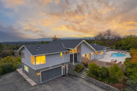 22580 Ravensbury Avenue, Los Altos Hills, CA 94024 - #: ML81995592