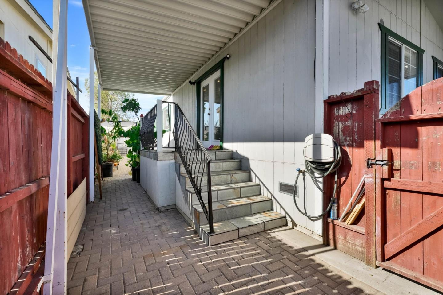 200 Burnett Avenue