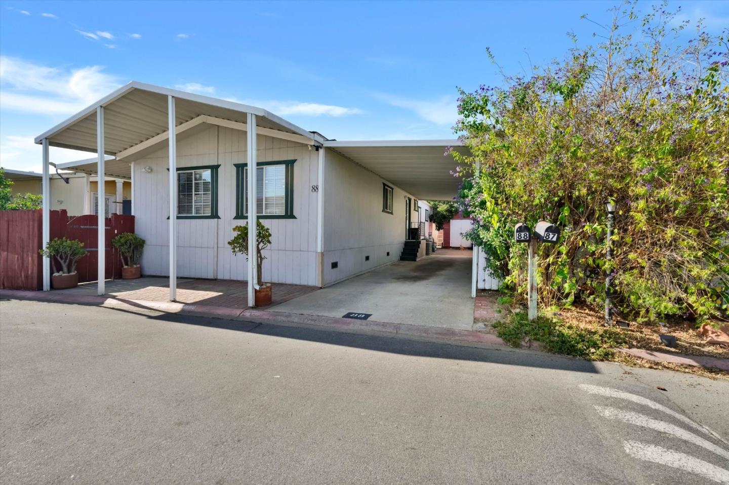 200 Burnett Avenue