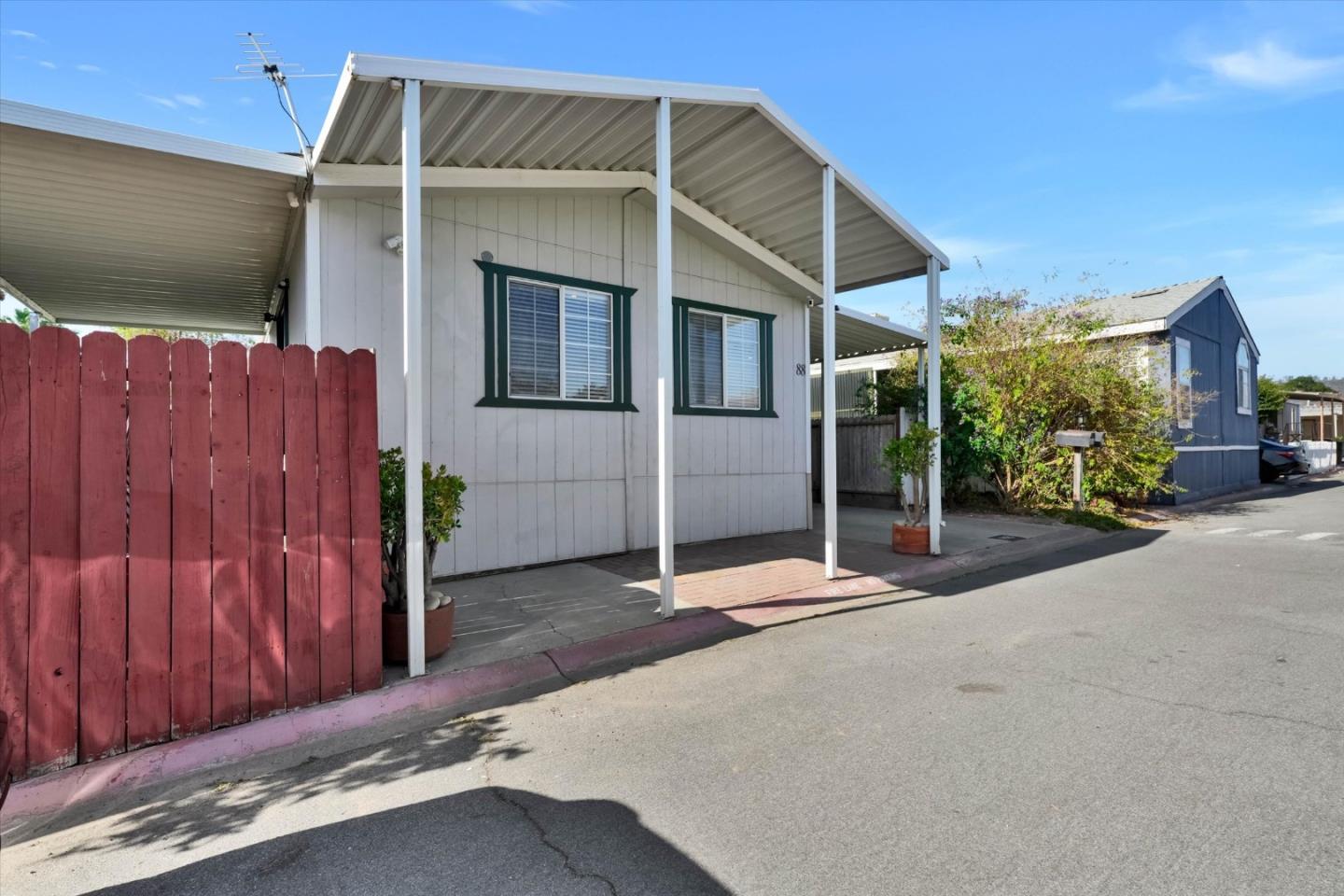 200 Burnett Avenue