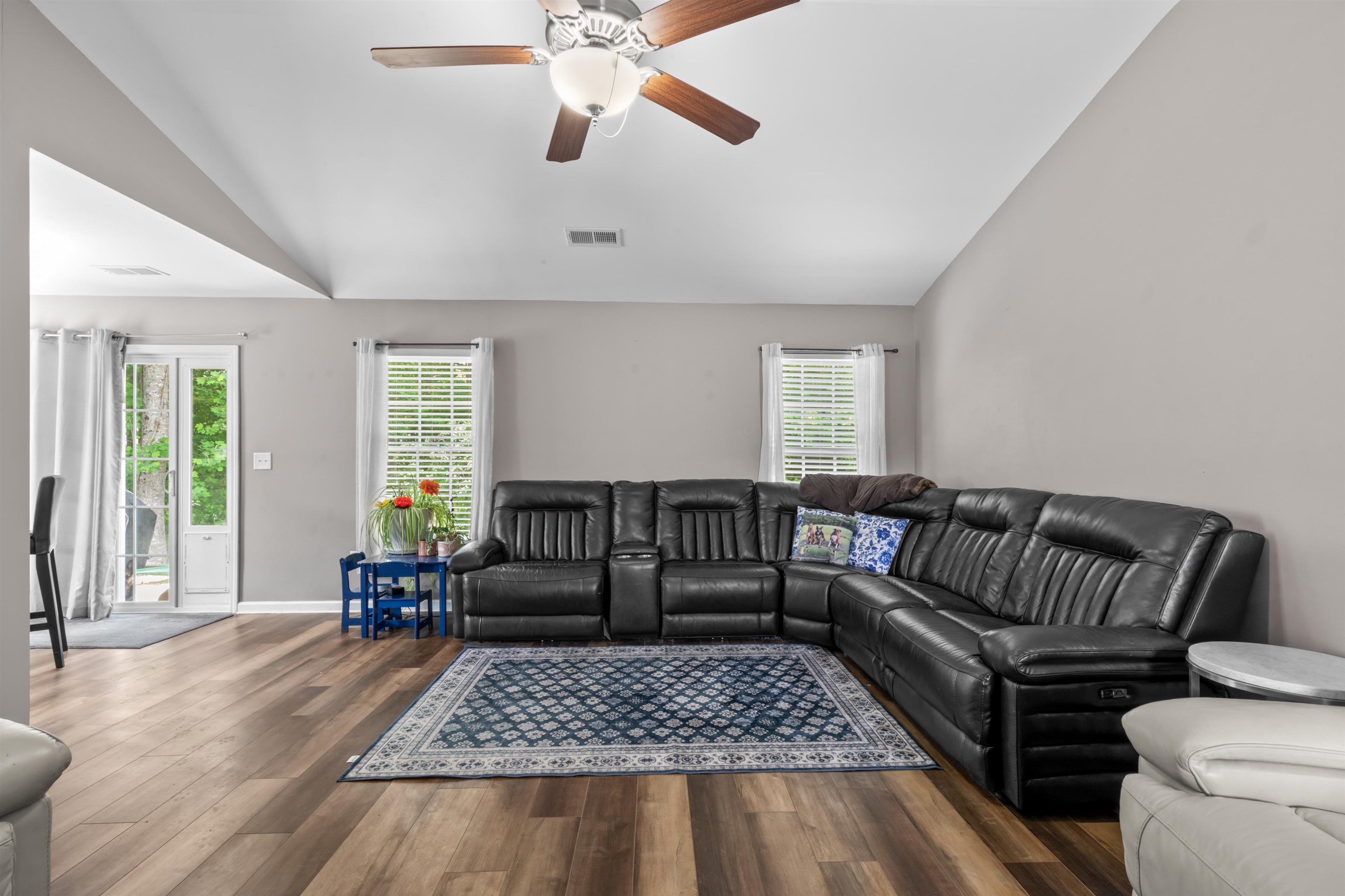 1909 Ronald Phillips Ave.