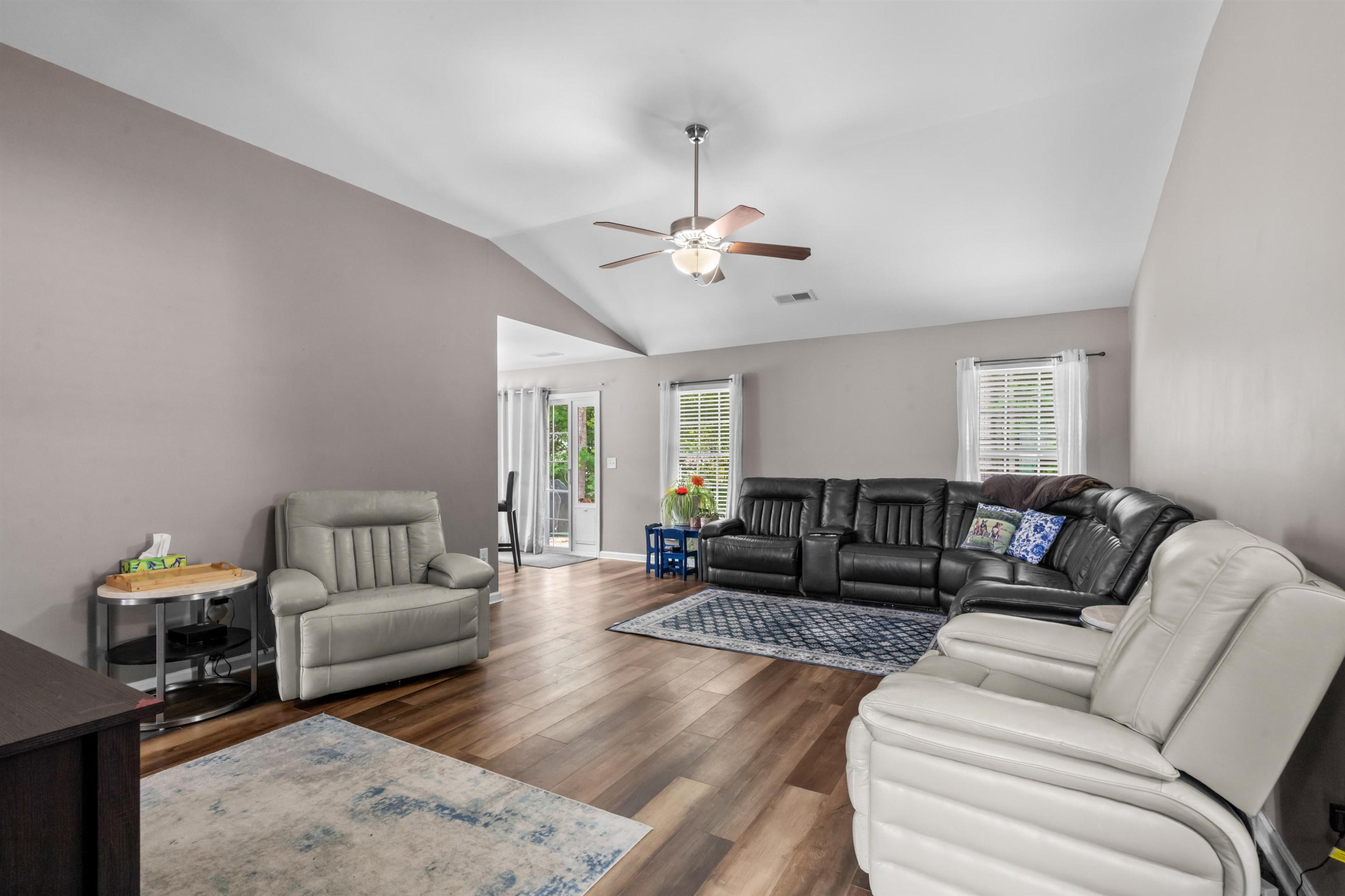 1909 Ronald Phillips Ave.