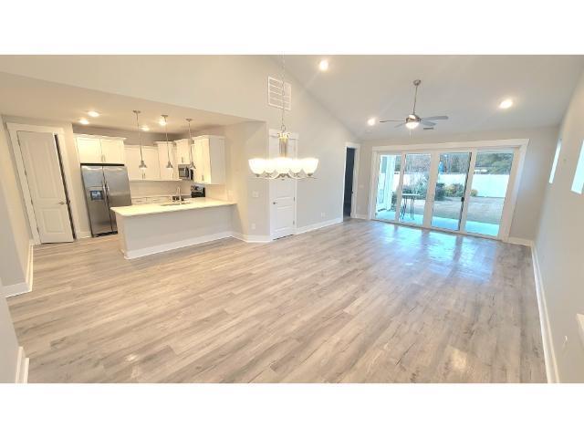 1558 Harbour Place Dr.