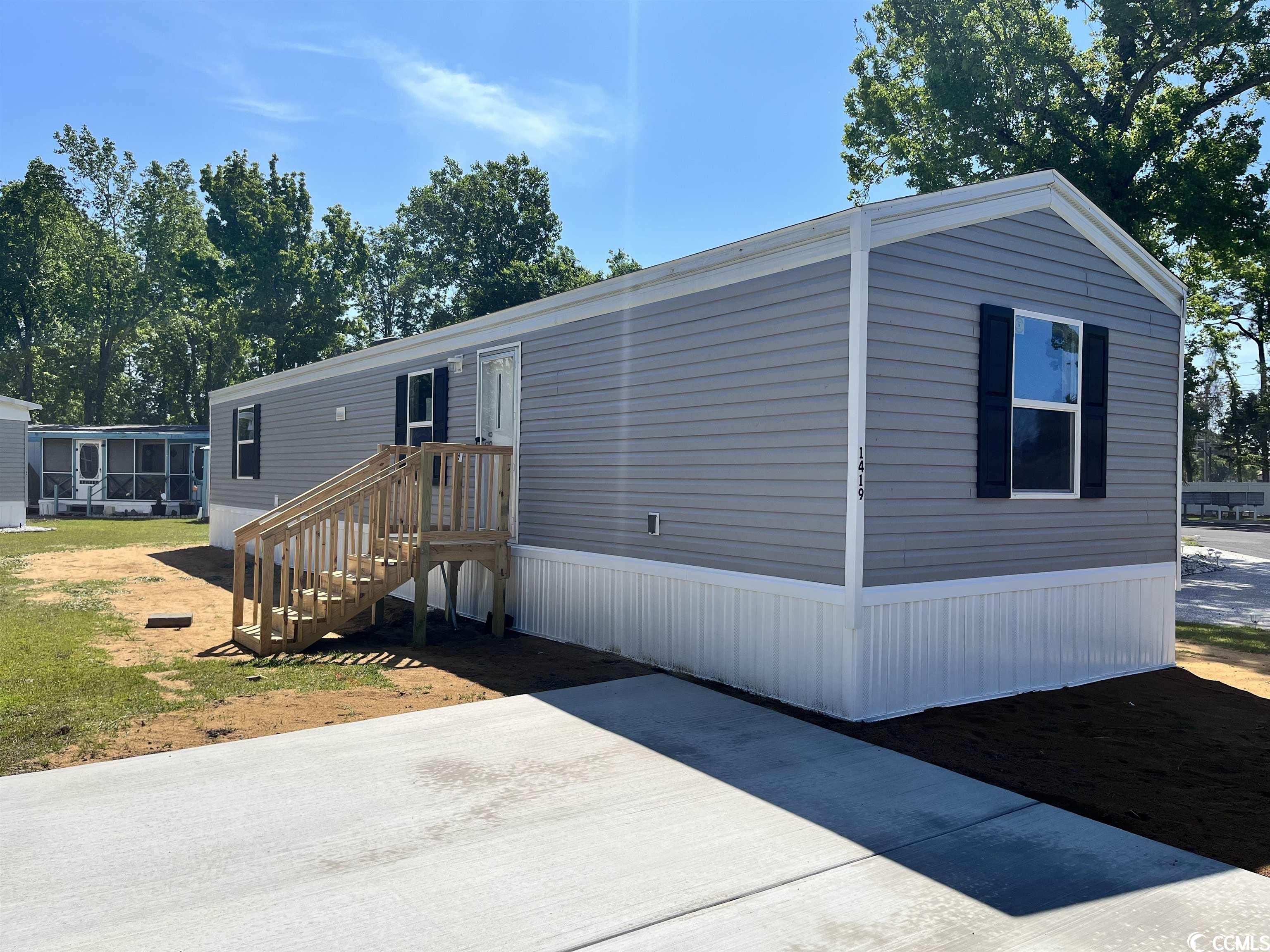 Photo 1 of 8 of 1419 Circle Dr. mobile home