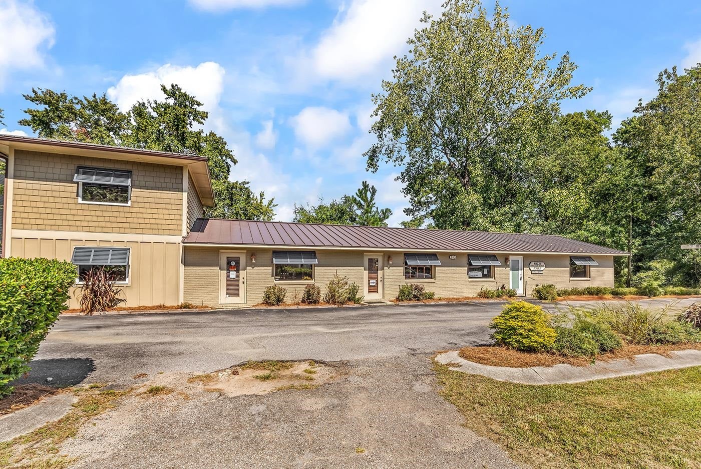 810 6th Ave. S