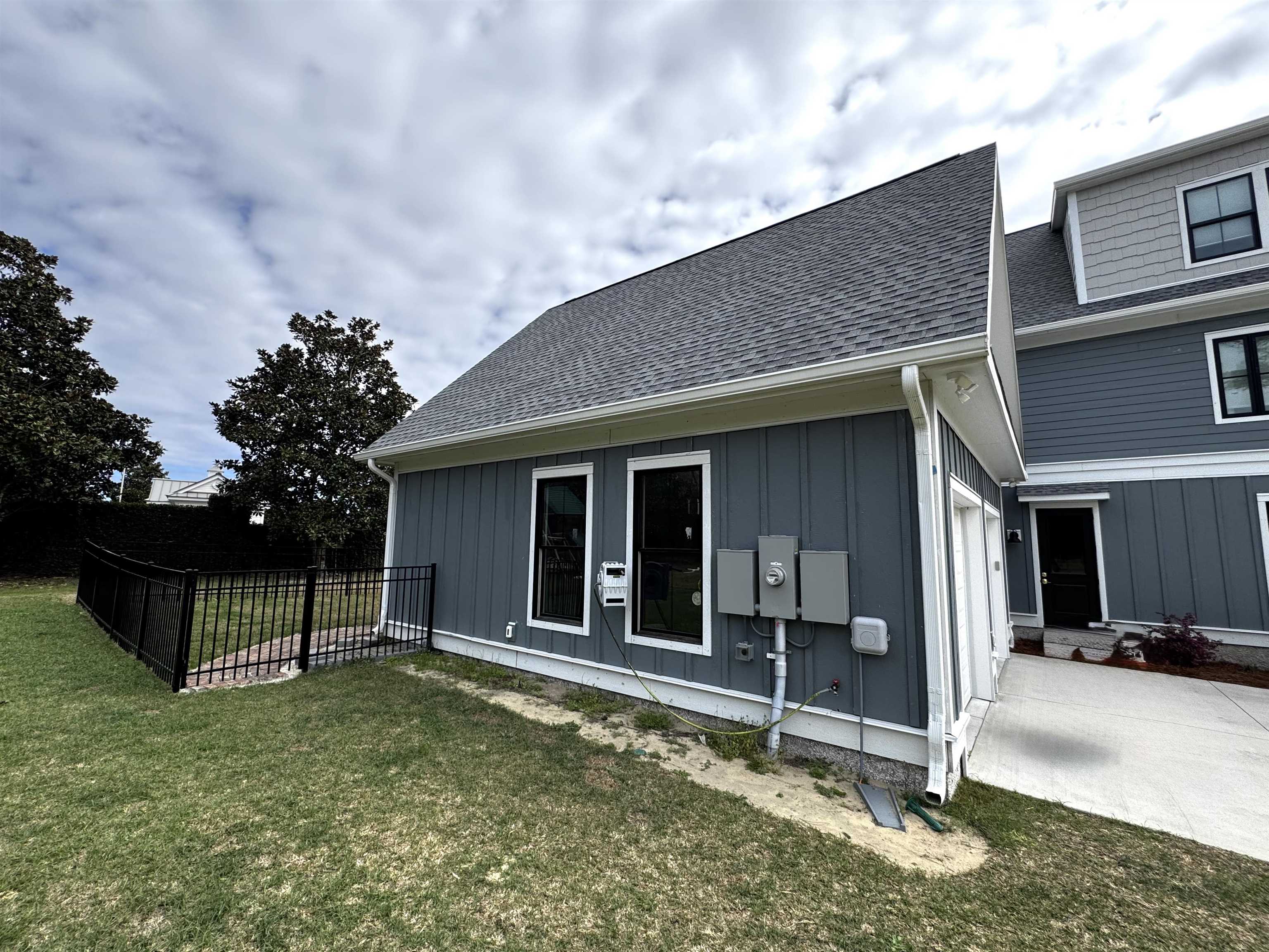 825 Commanders Island Dr.