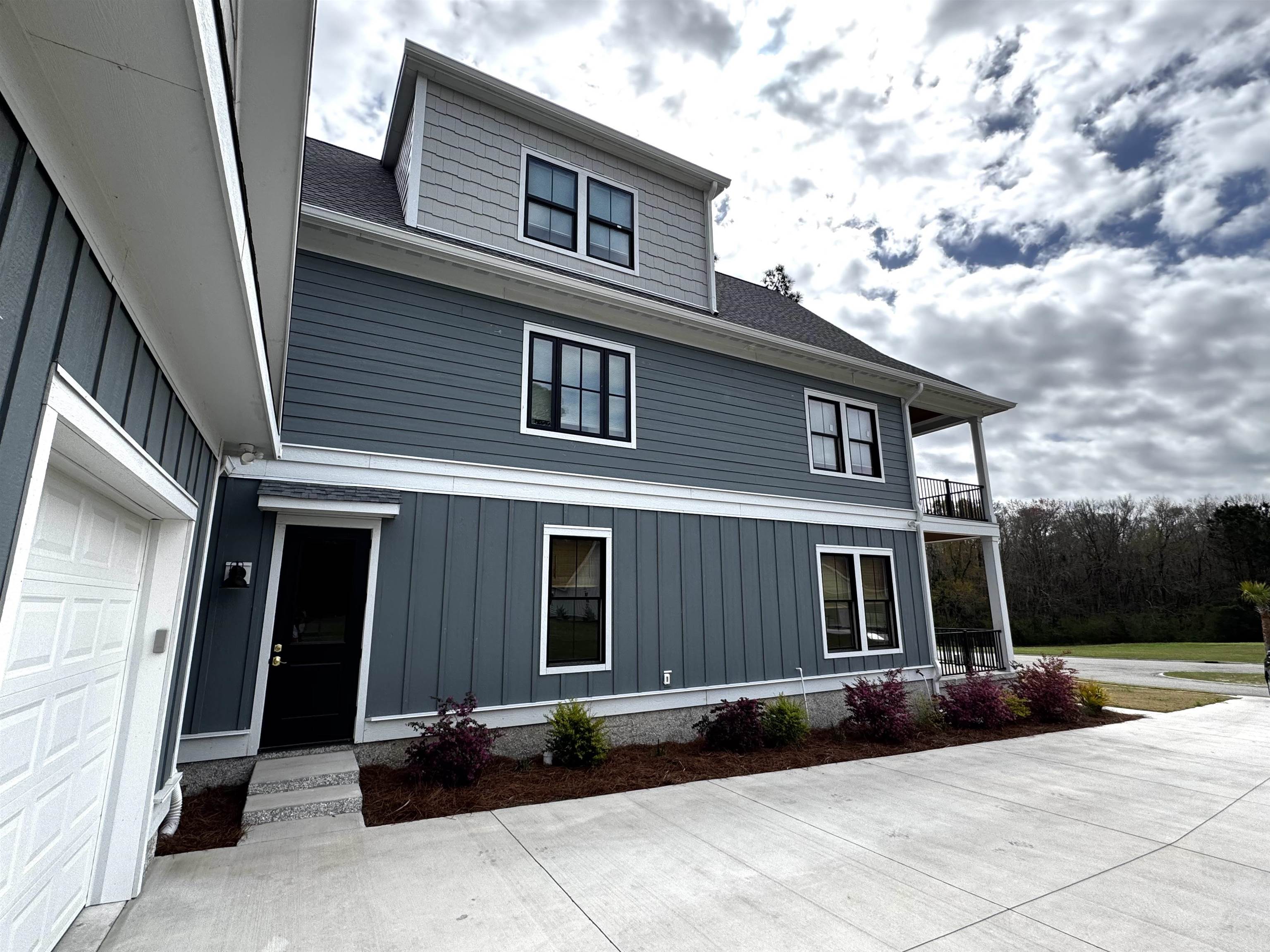 825 Commanders Island Dr.