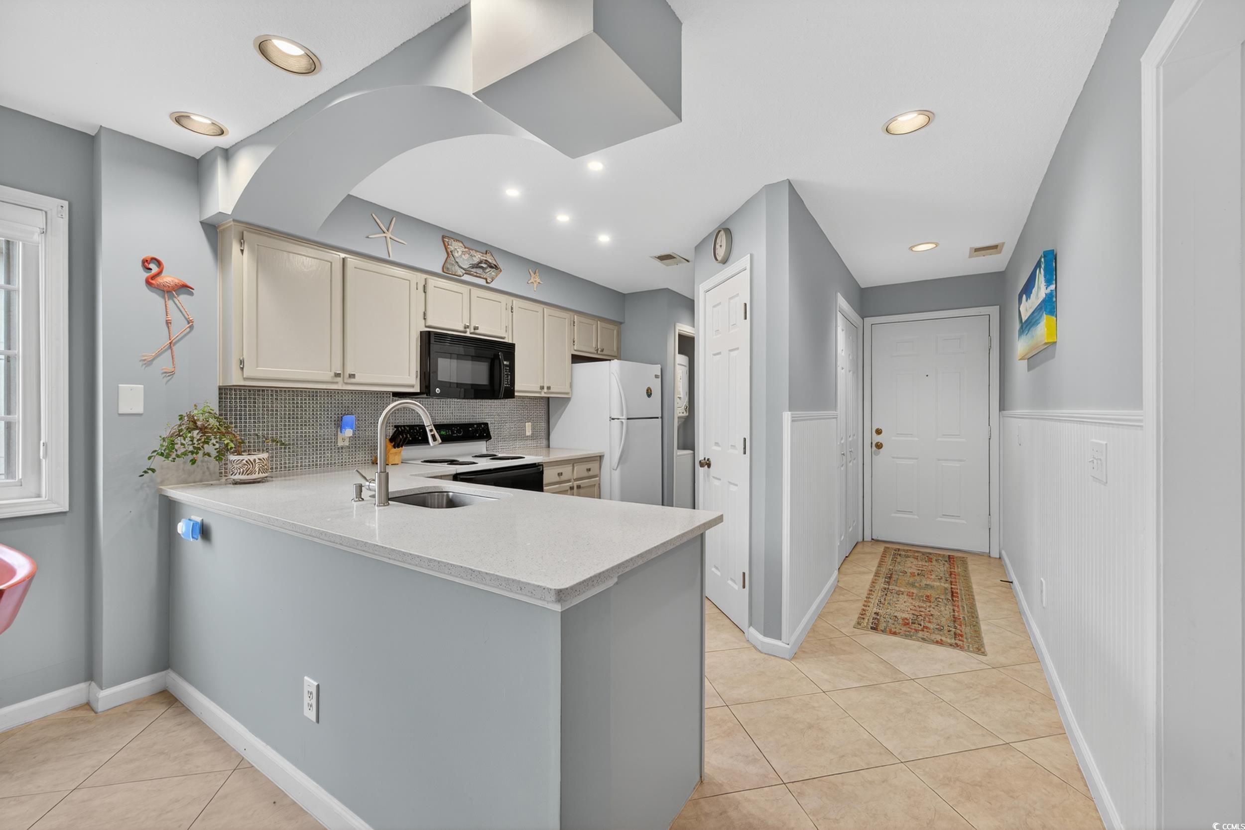 1900 Duffy St. D-6