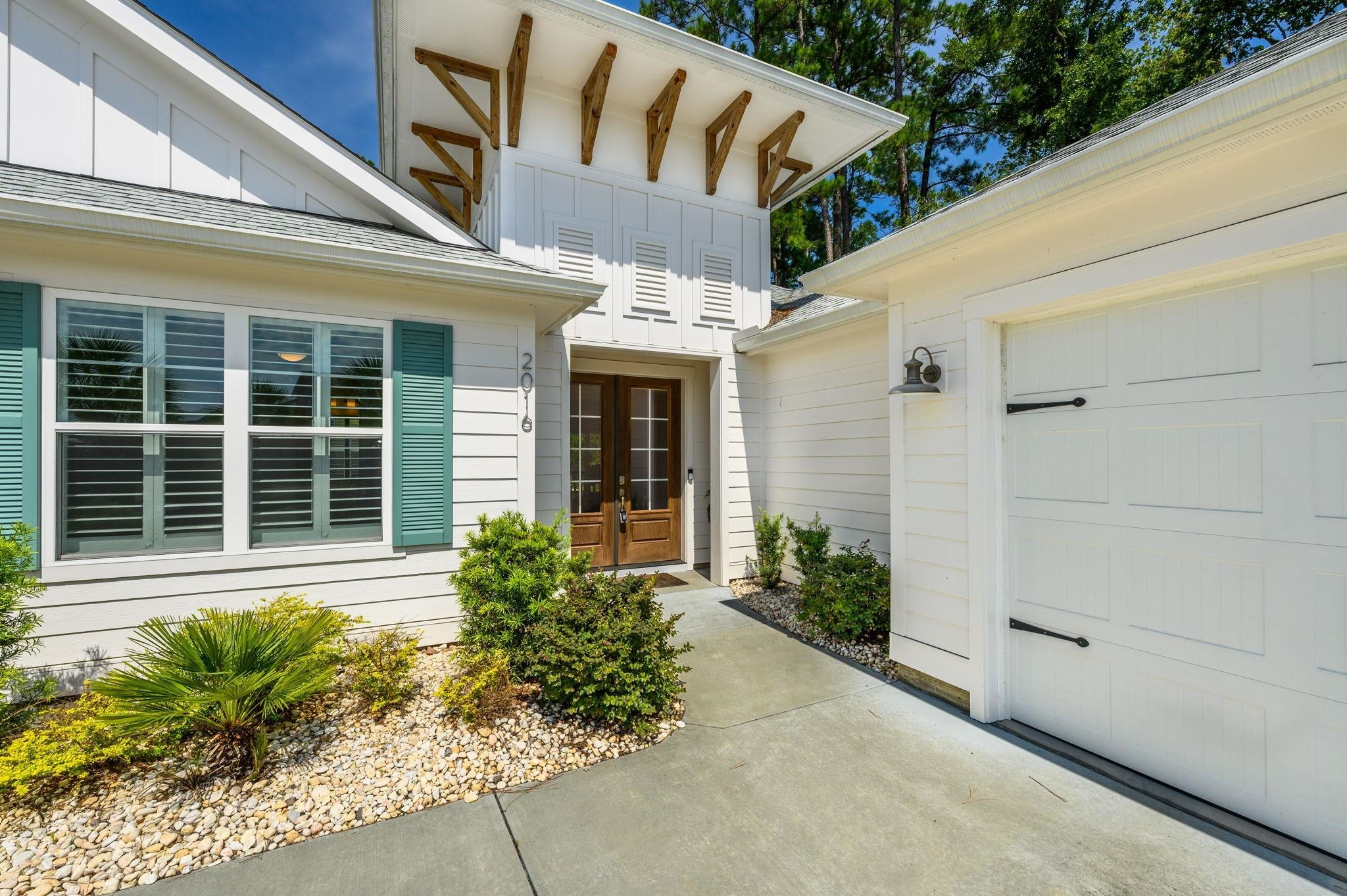 2016 Manor Parc Dr