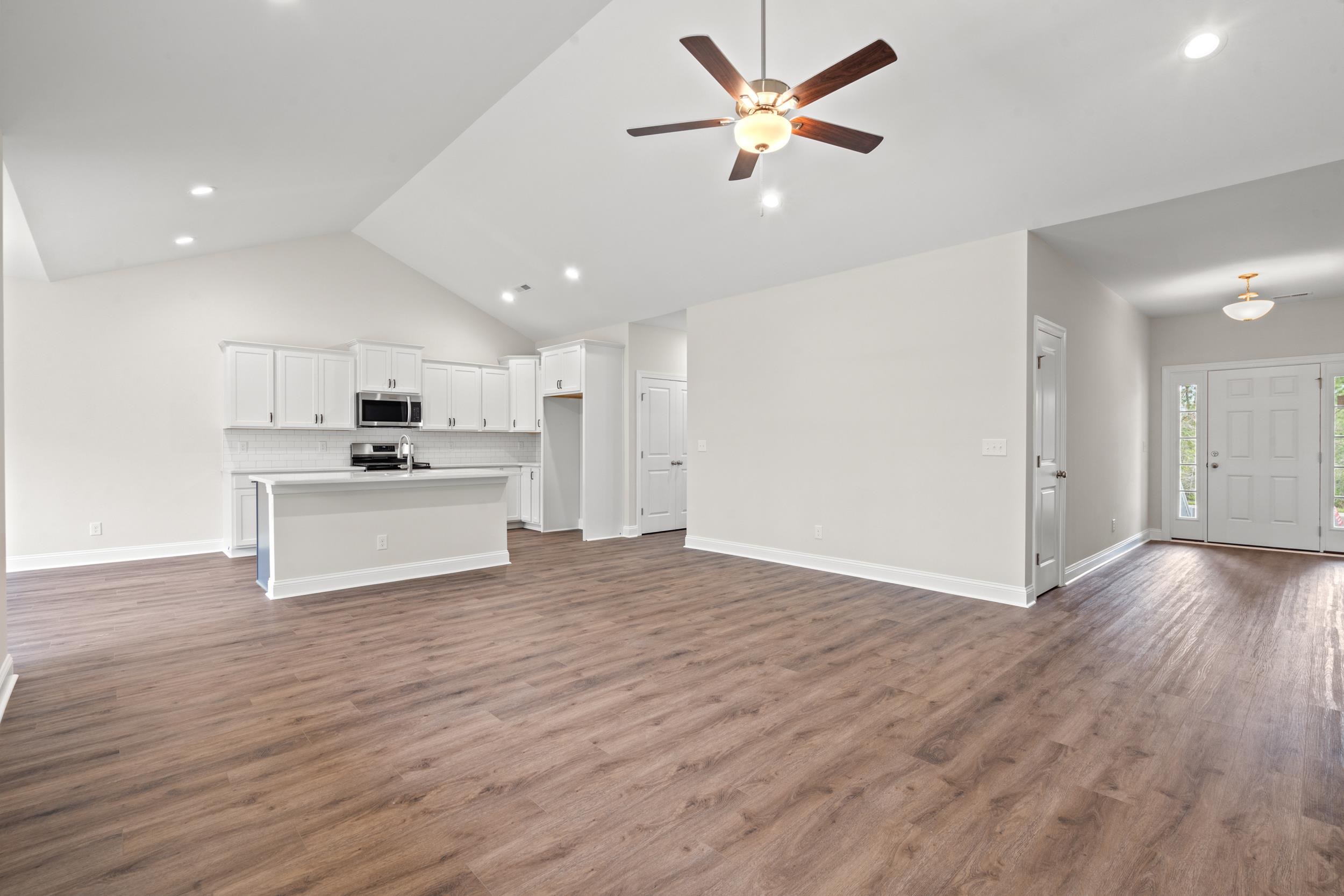 1425 Loop Circle
