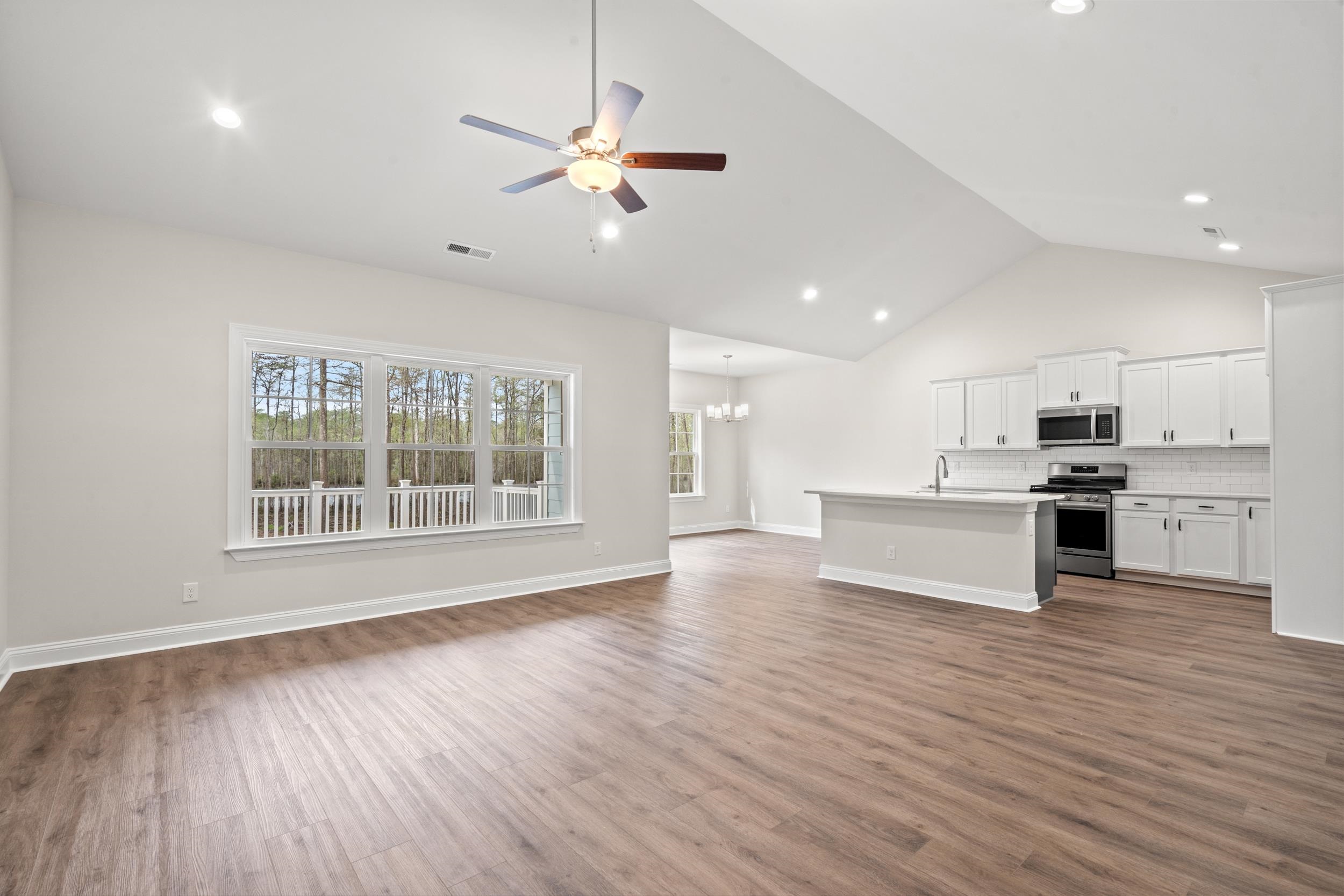1425 Loop Circle