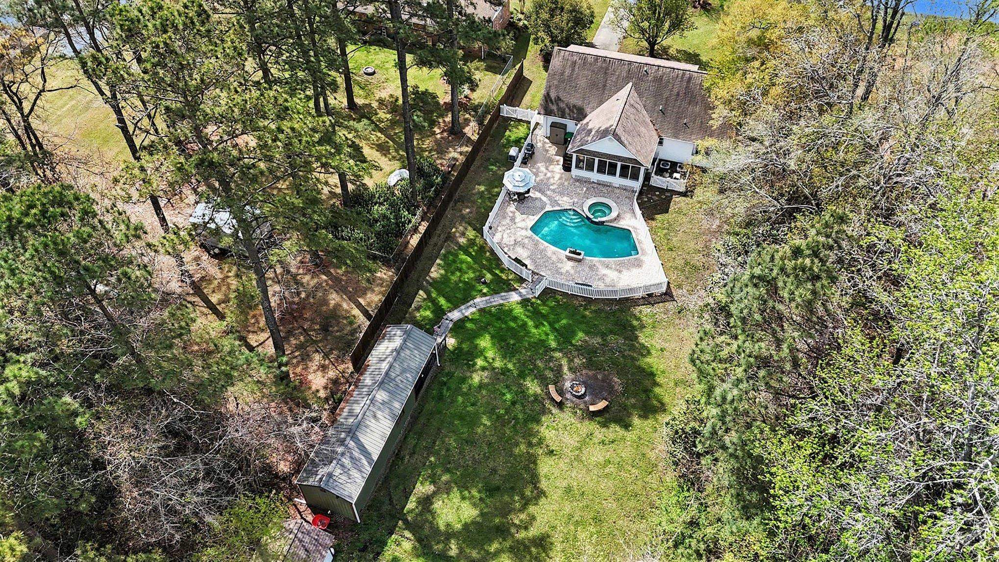 4809 Forest Dr.