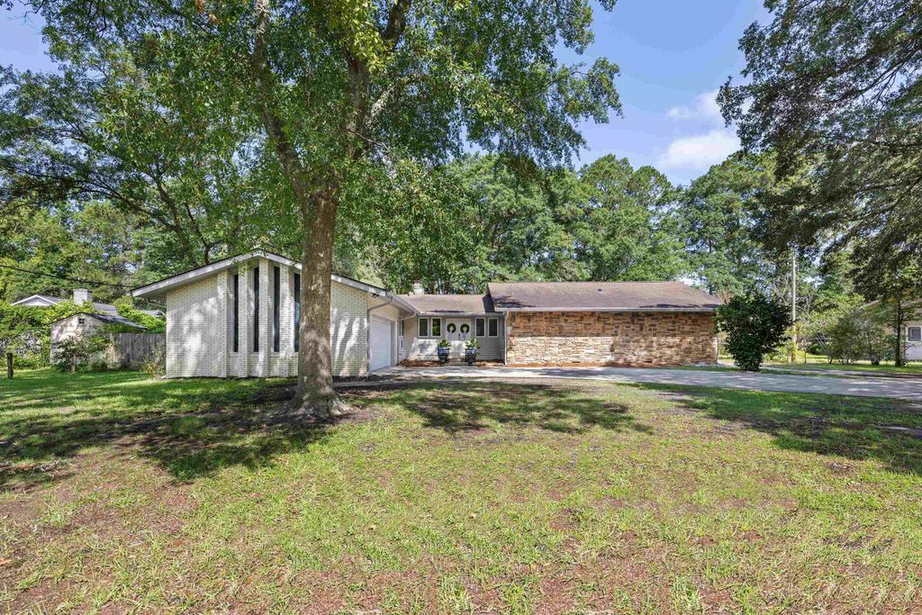 Photo of 103 Wofford Ln, Conway, SC 29526 (MLS # 2607225)