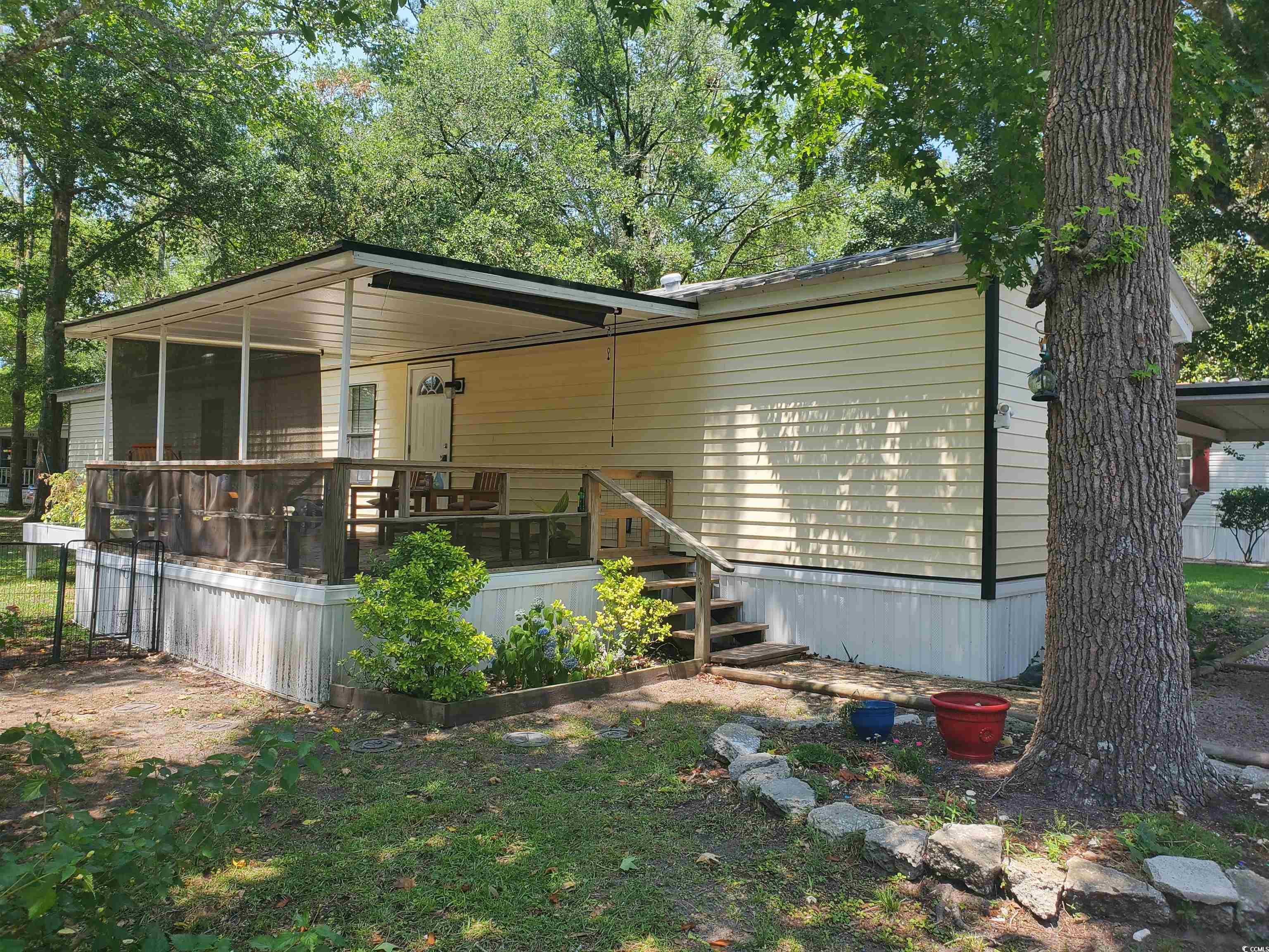 582 Mimosa Dr.