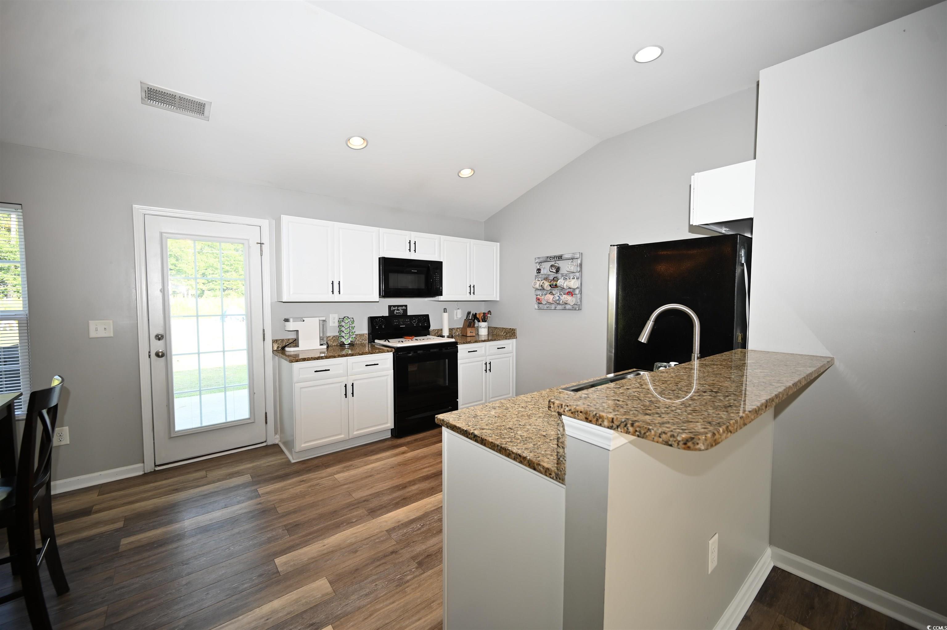 Photo 6 of 33 of 2525 Romantica Dr. house