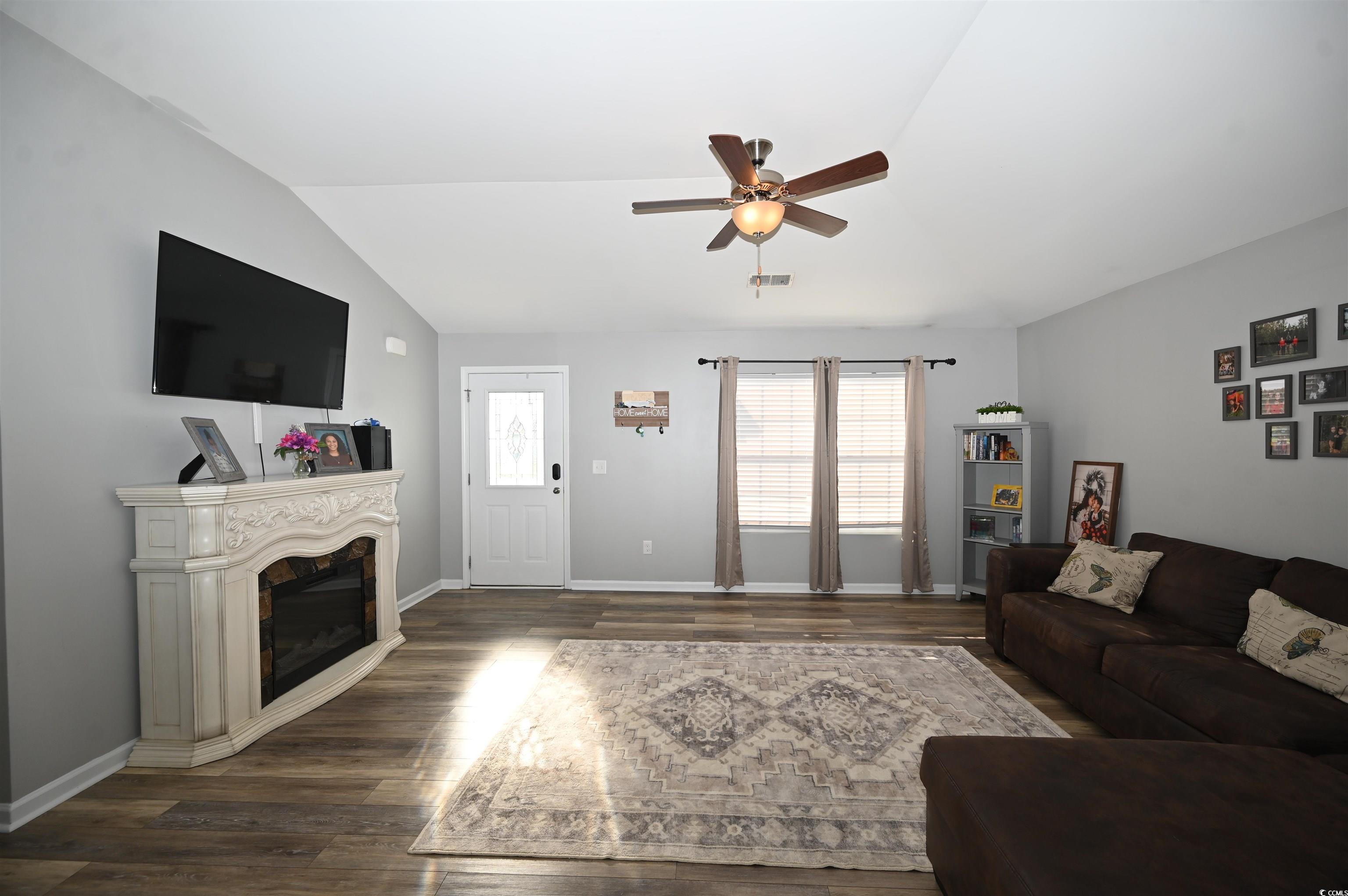 Photo 5 of 33 of 2525 Romantica Dr. house