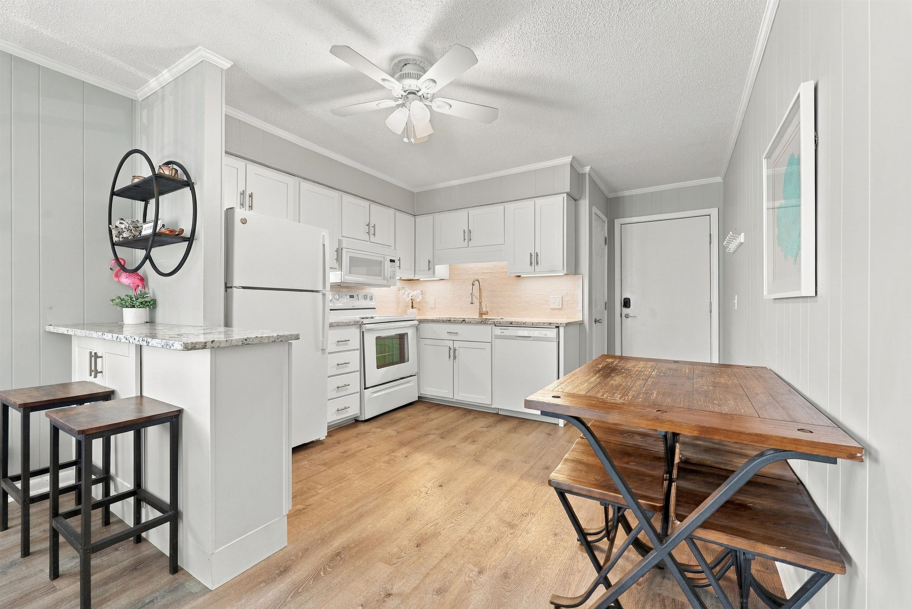 9560 Shore Dr. 3-P