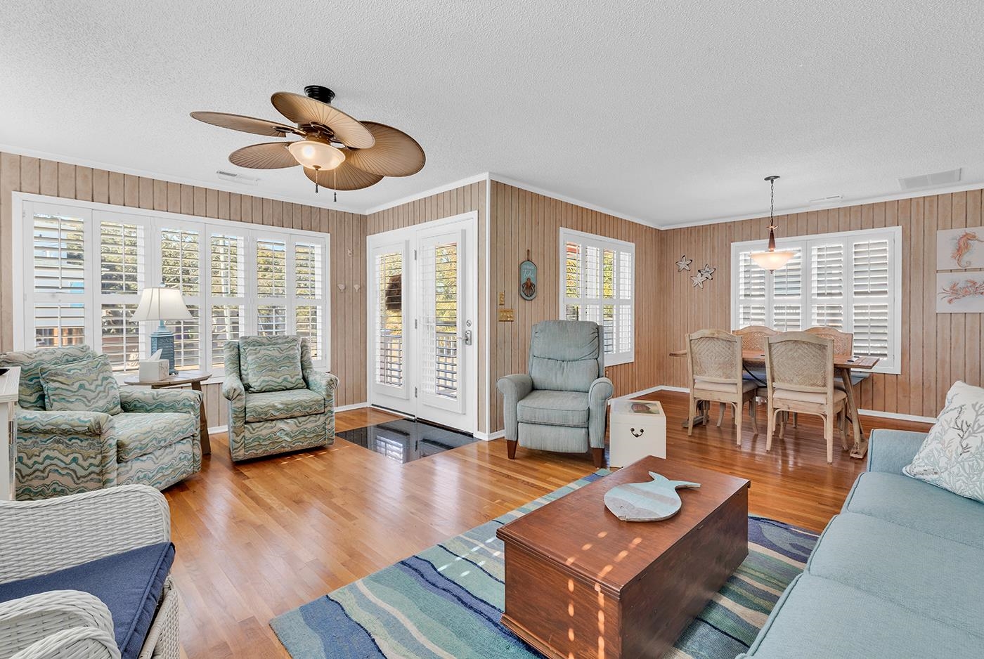 1033 N Dogwood Dr.