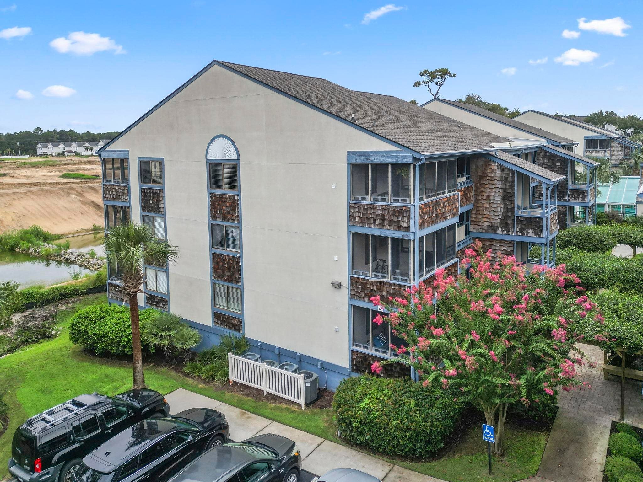 250 Maison Dr. J-6
