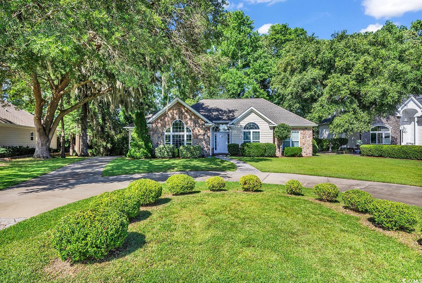 765 Shaftesbury Ln.