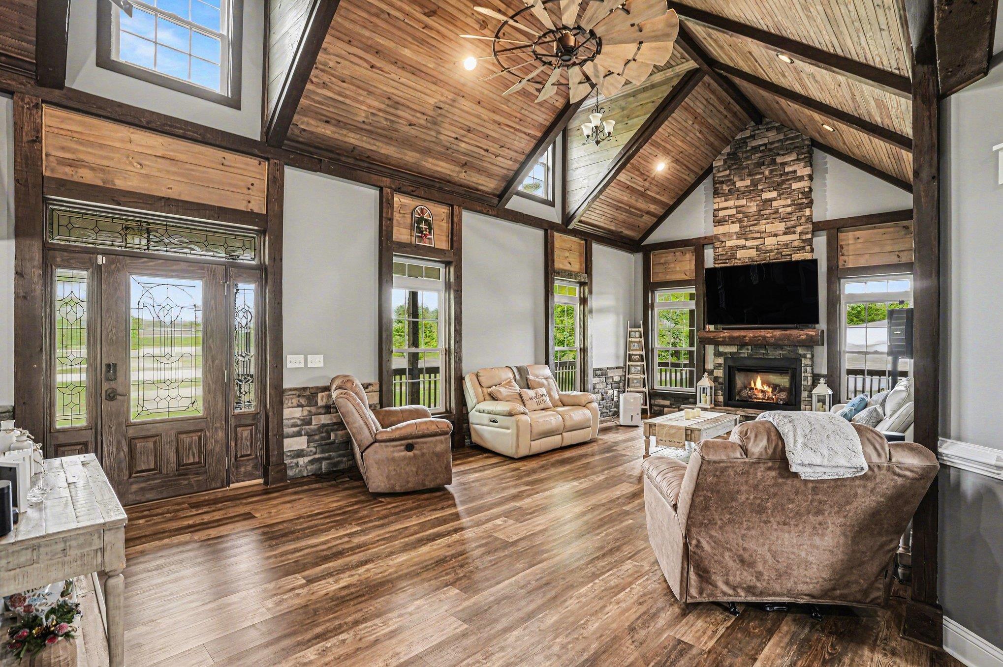 942 Meadow Dr.