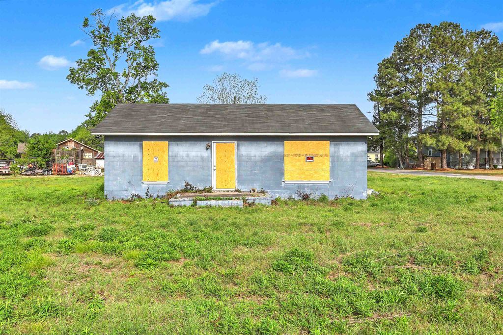 Photo of 530 S Church St, Lake City, SC 29560 (MLS # 2609630)