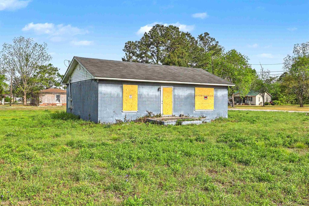 Photo of 530 S Church St, Lake City, SC 29560 (MLS # 2609630)