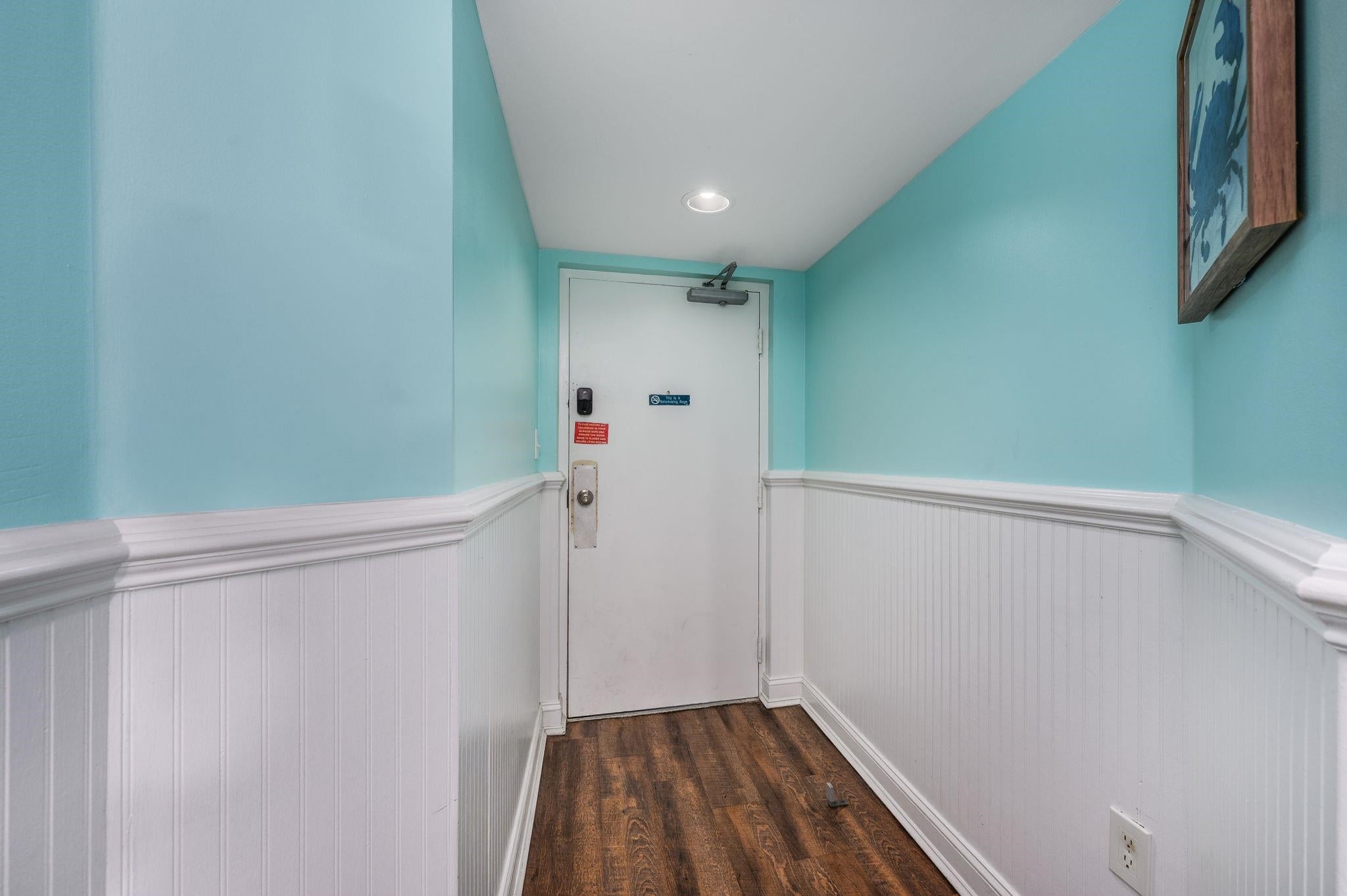 205 74th Ave. N 1004 - Photo 4