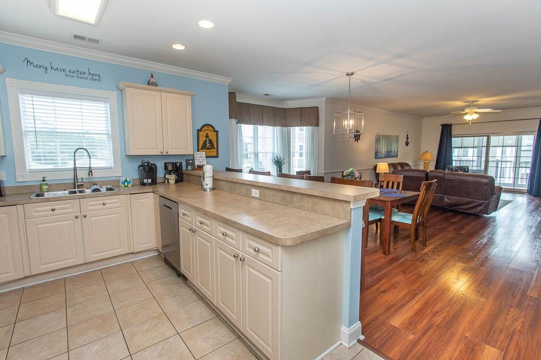 4861 Luster Leaf Circle 301