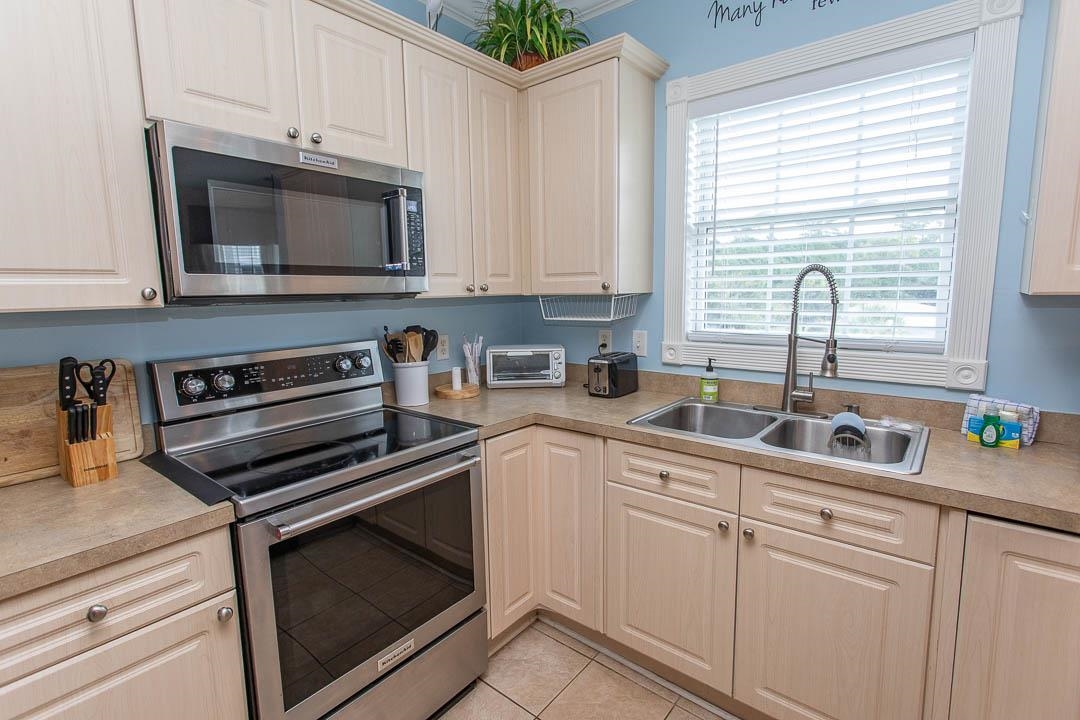 4861 Luster Leaf Circle 301