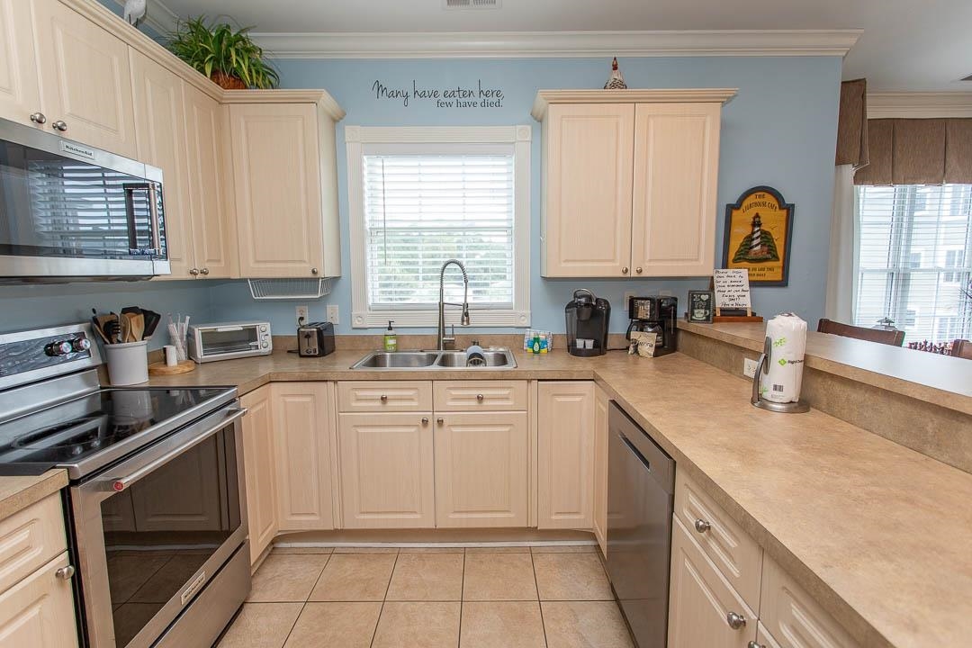 4861 Luster Leaf Circle 301