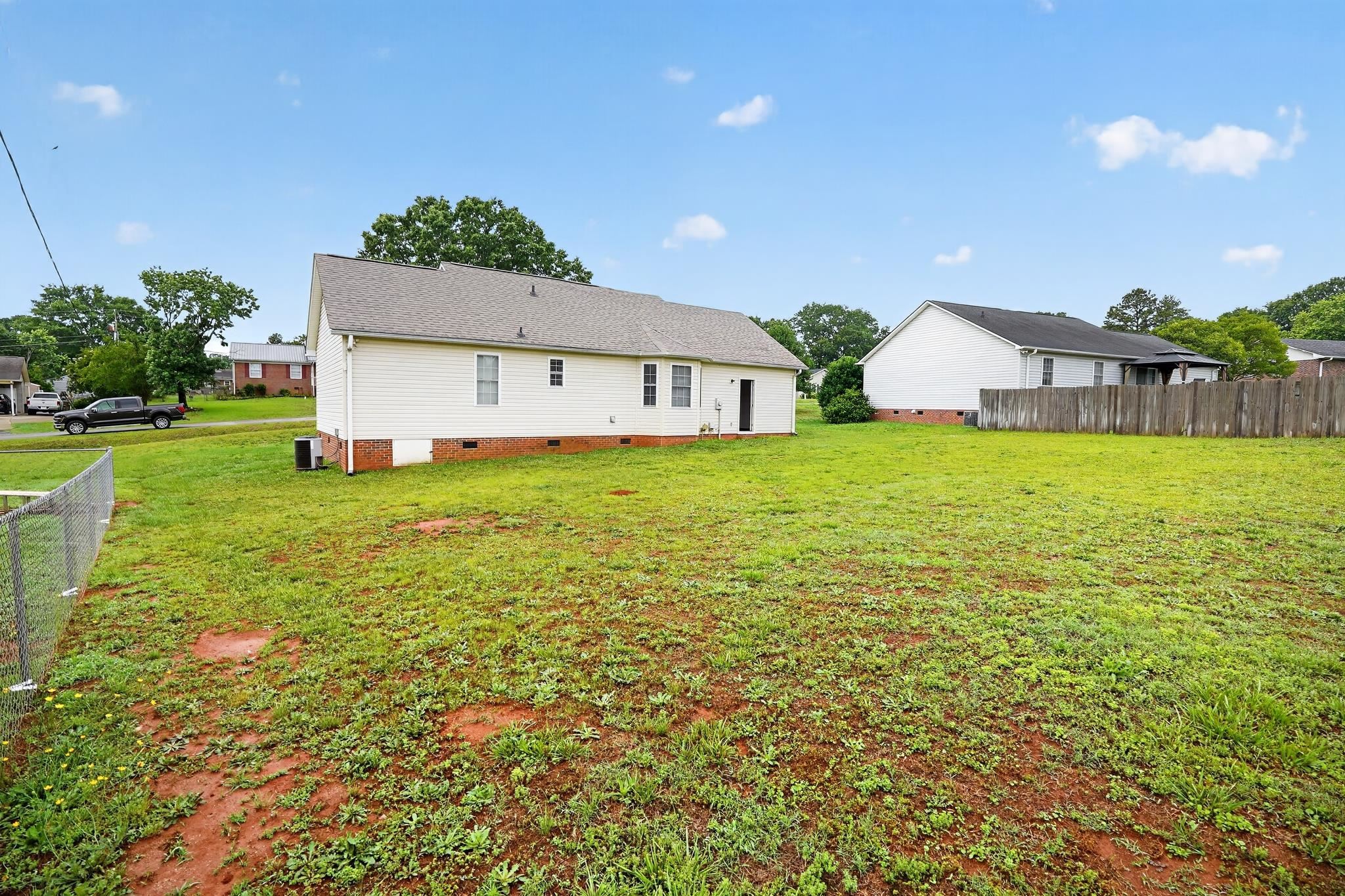 2202 Rolling Green Rd